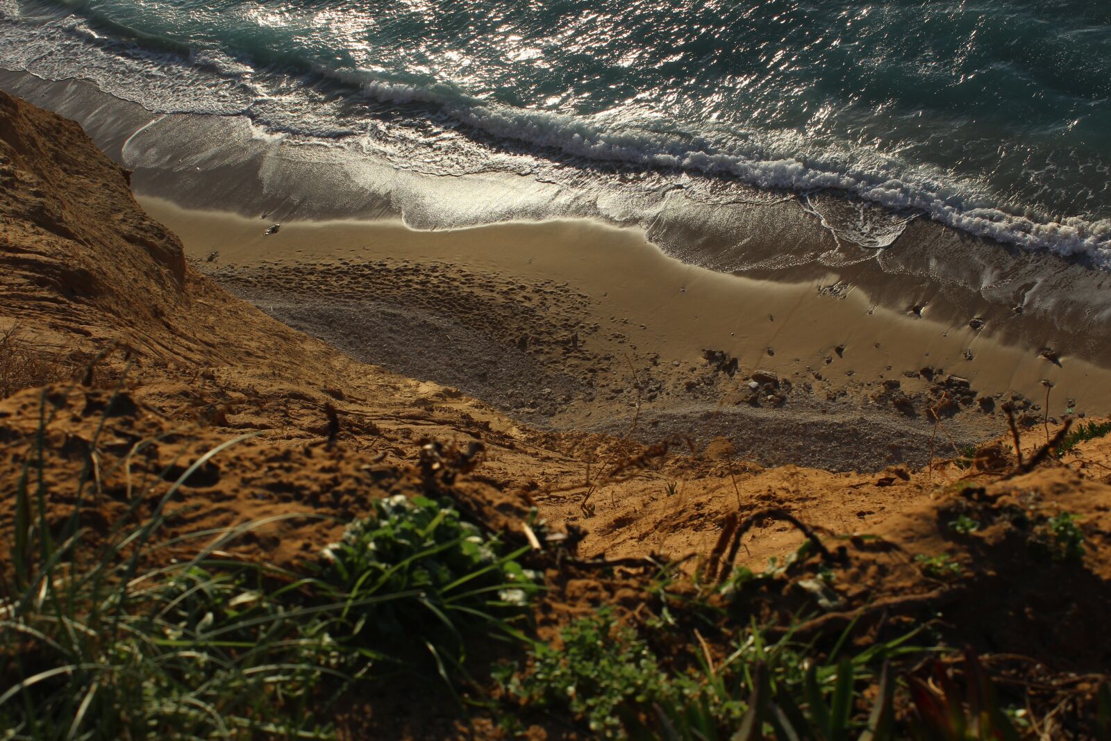 Canon EOS 1200D (EOS Rebel T5 / EOS Kiss X70 / EOS Hi) sample photo. High view beach, beach photography
