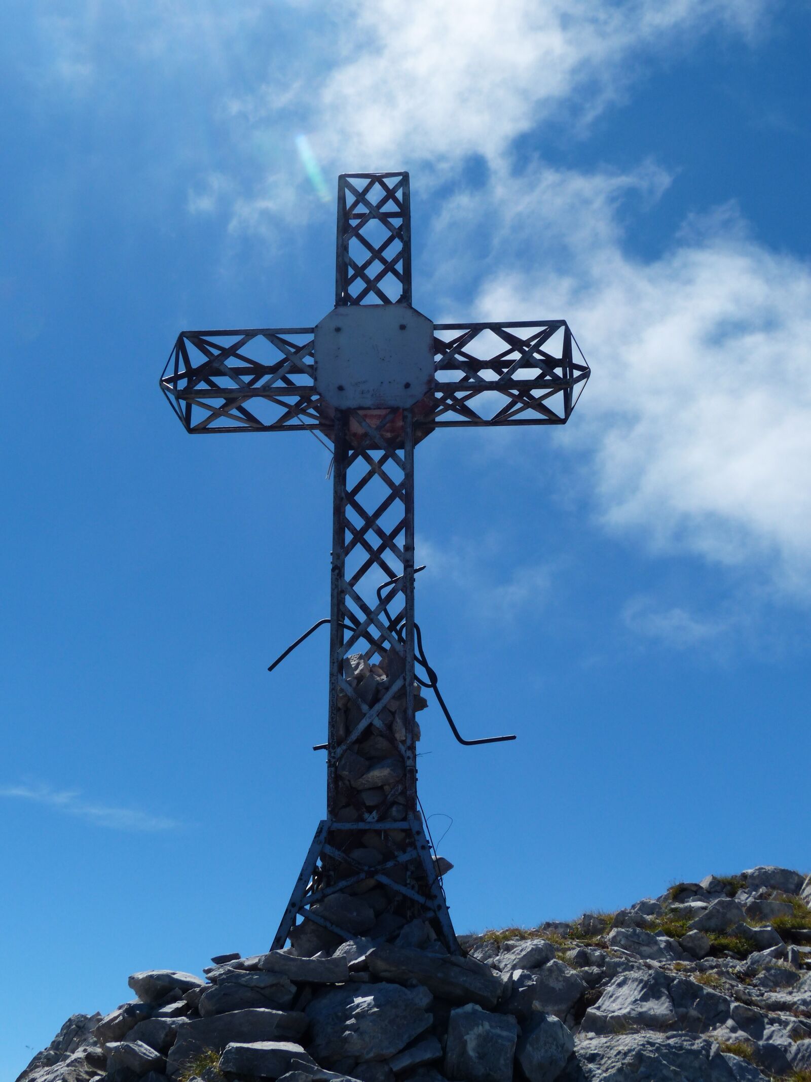 Panasonic Lumix DMC-FZ200 sample photo. Summit cross, iron, steel photography