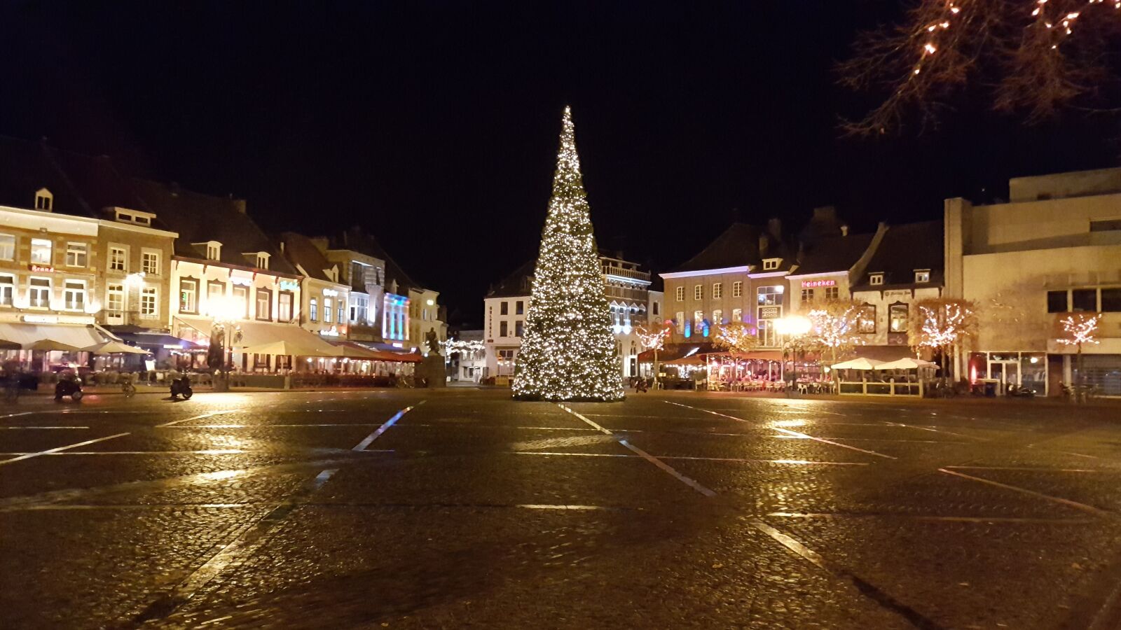 Samsung Galaxy S6 sample photo. Sittard, market, december photography