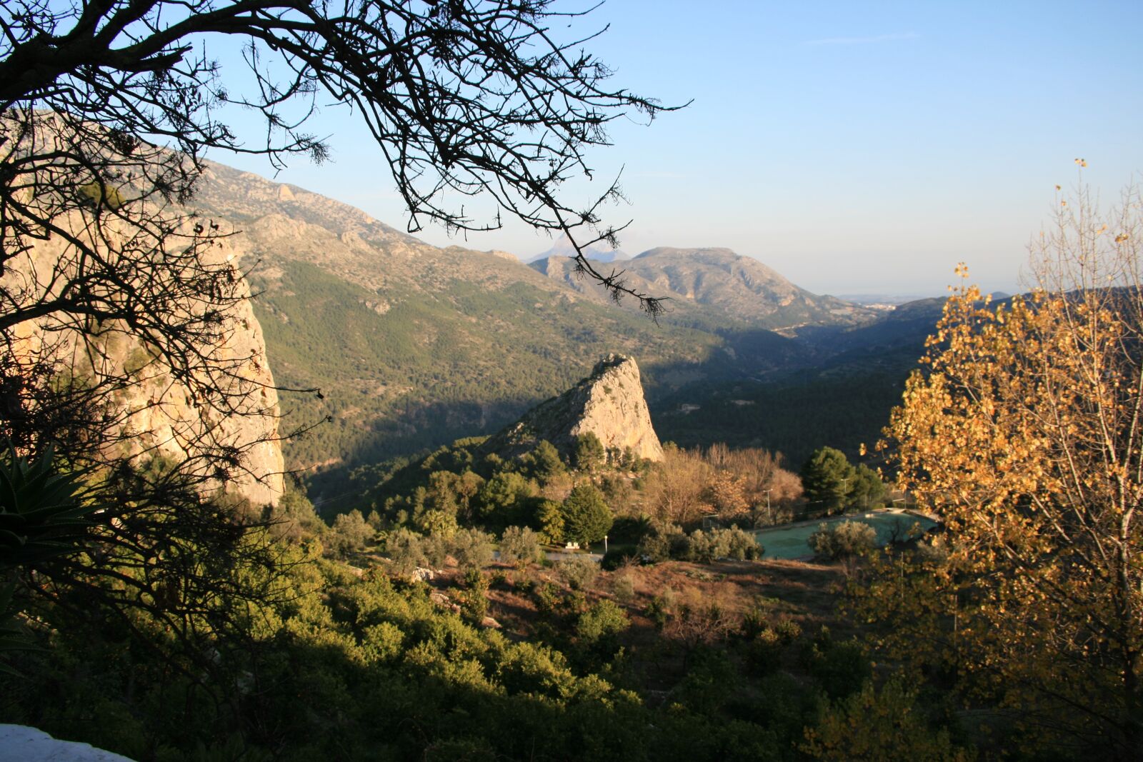 Canon EOS 400D (EOS Digital Rebel XTi / EOS Kiss Digital X) sample photo. Guardales, spain, mountains photography