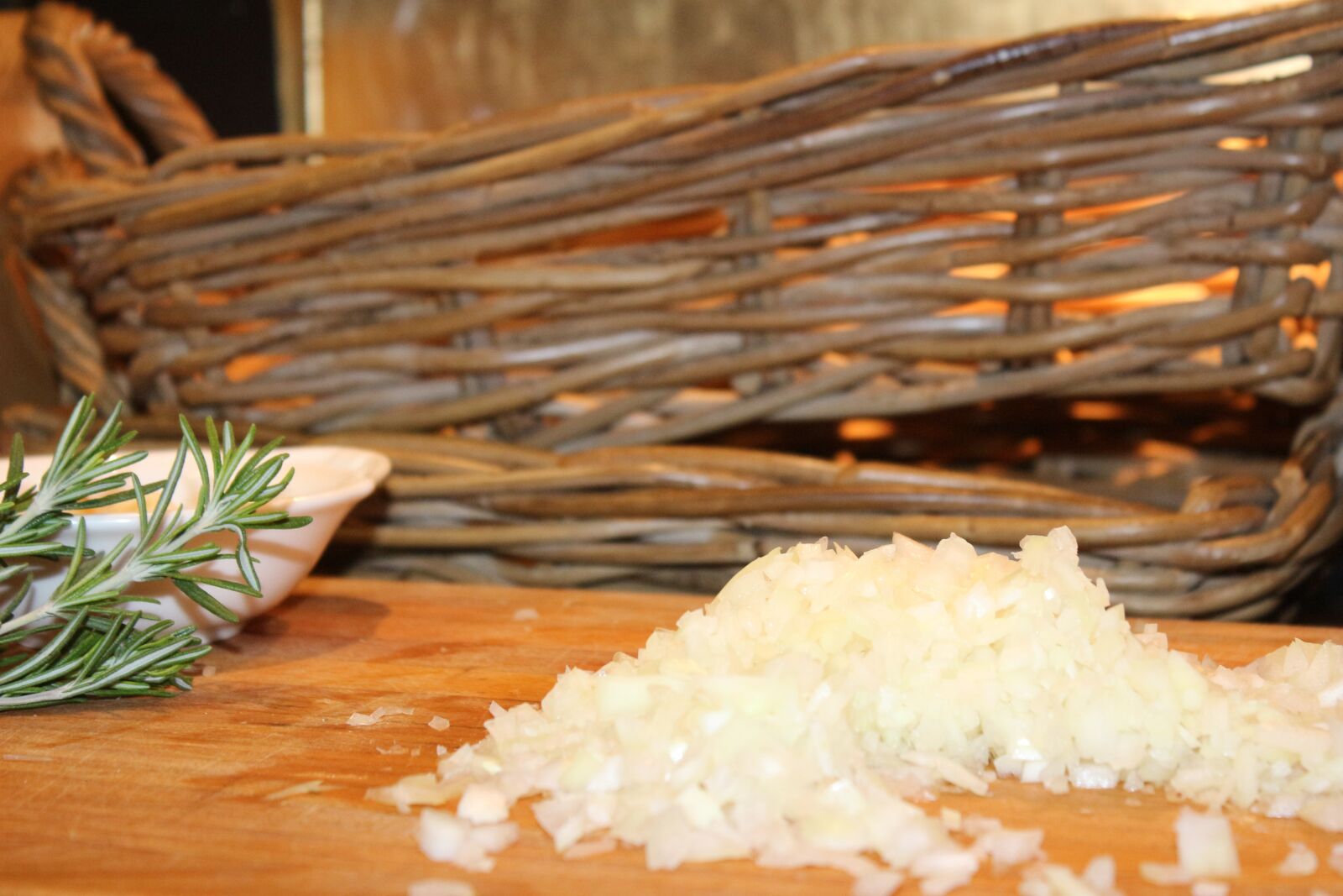 Canon EF-S 18-55mm F3.5-5.6 IS sample photo. Onion, kitchen, close photography