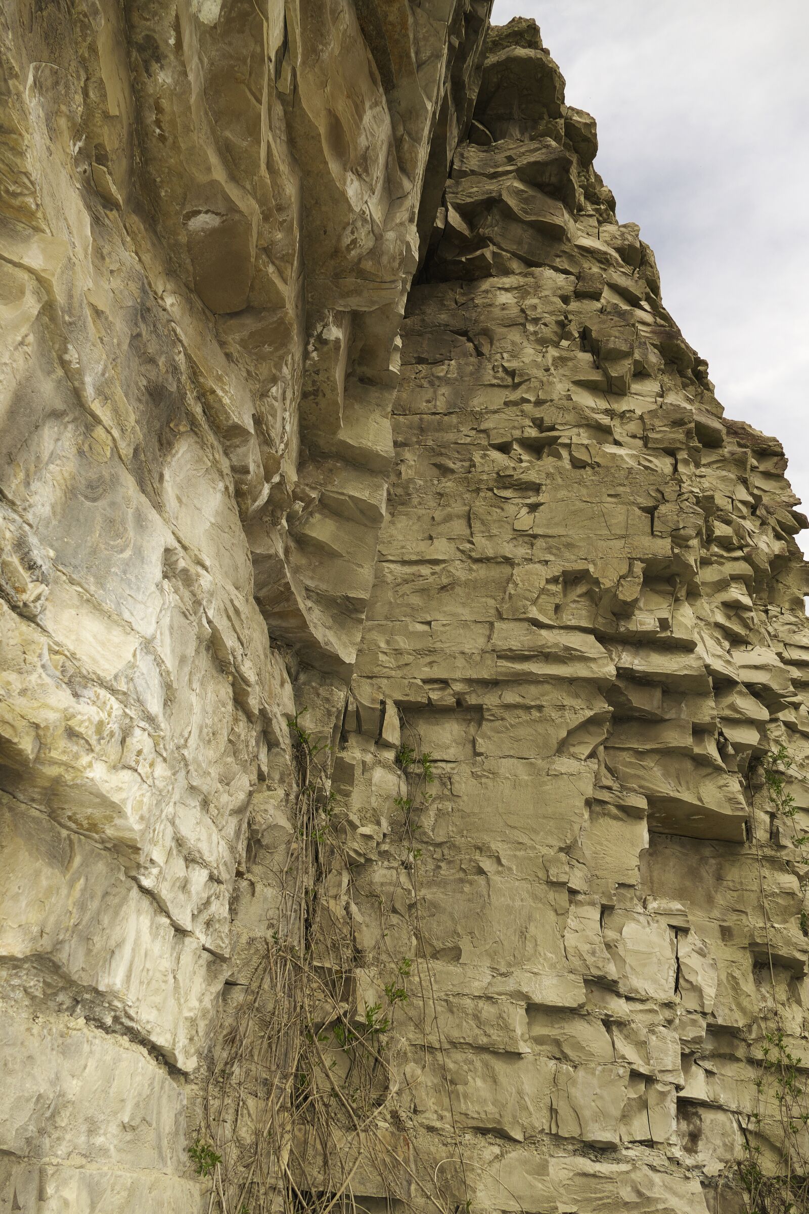 Panasonic Lumix DMC-FZ1000 sample photo. Quarry, rock, stone photography