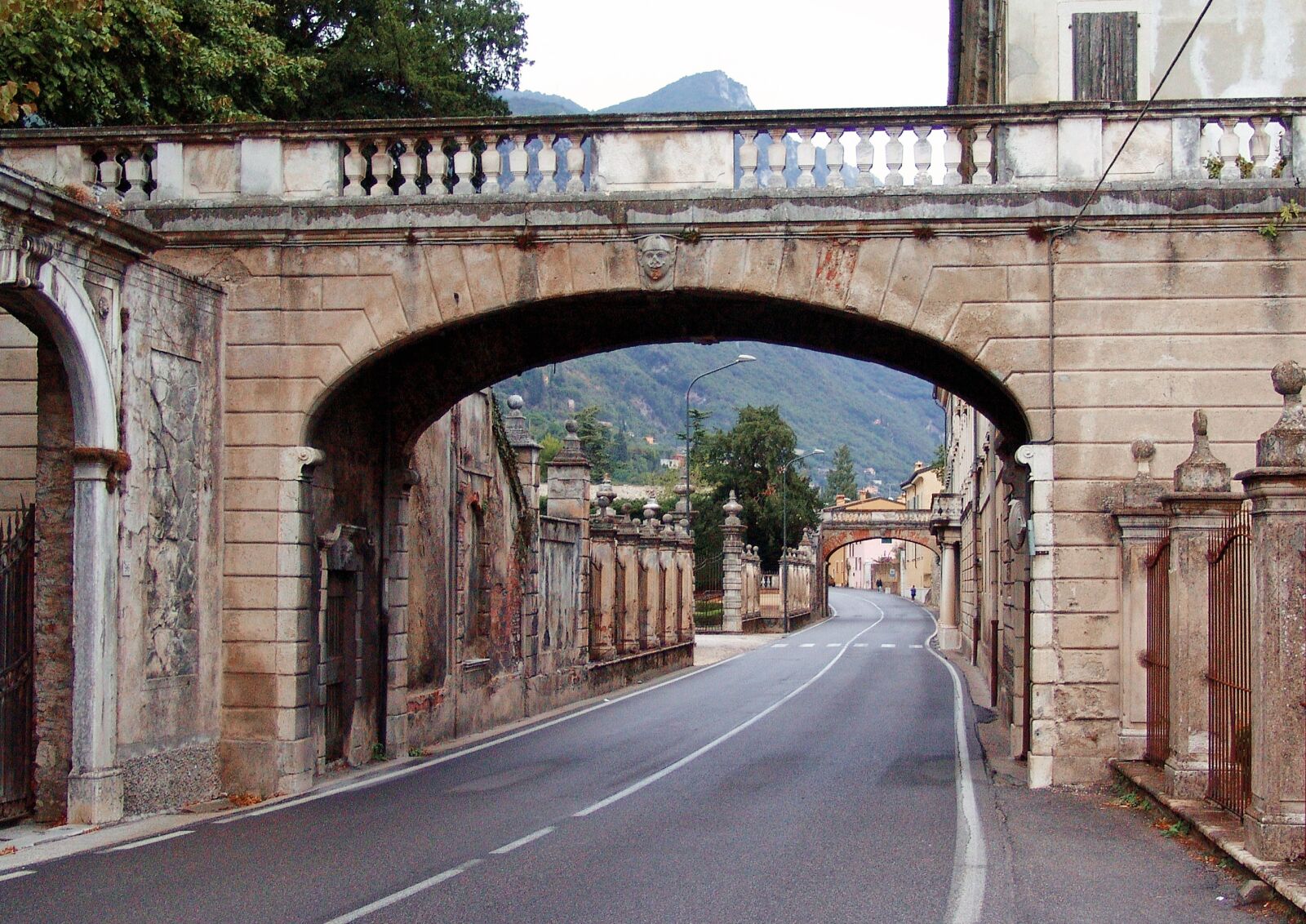 Sony DSC-F828 sample photo. Italy, gardesana, garda photography