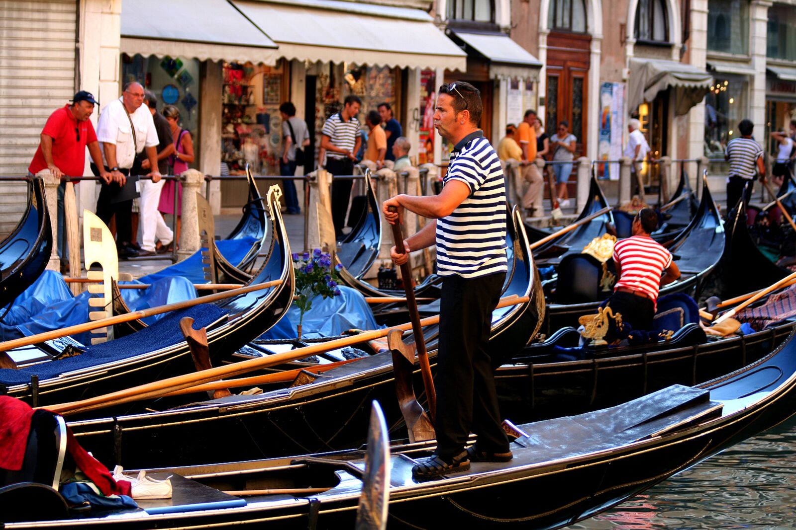Canon EOS 350D (EOS Digital Rebel XT / EOS Kiss Digital N) sample photo. Venice italy, gondola, gondolier photography