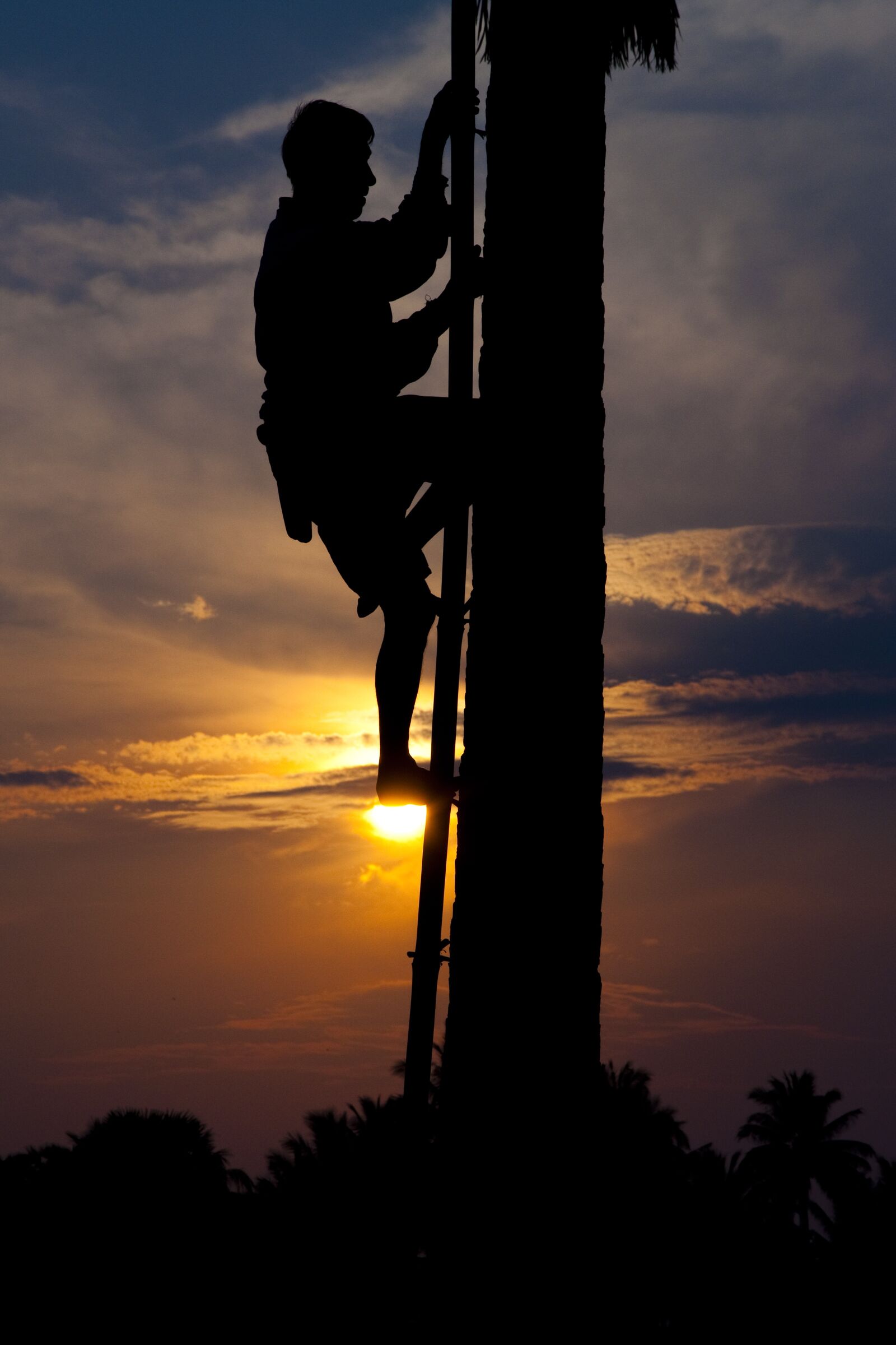 Nikon D90 sample photo. Silhouette, people, climbing photography