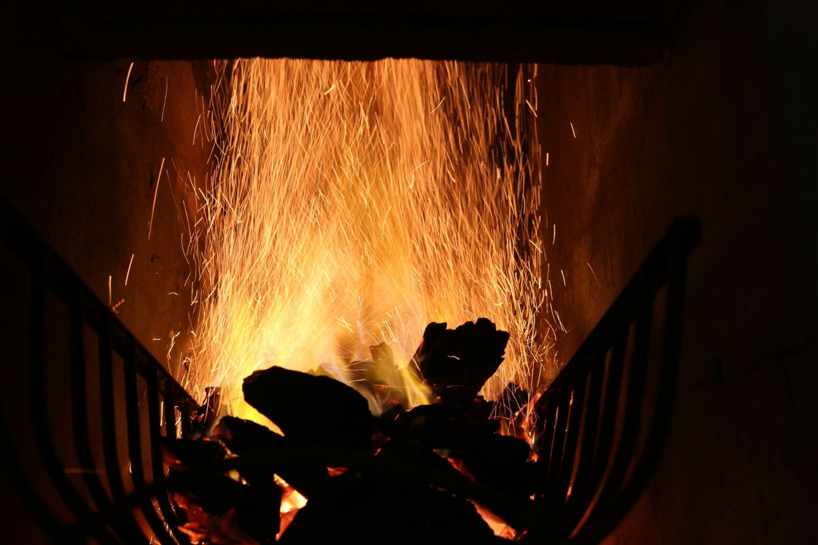 Canon EOS 100D (EOS Rebel SL1 / EOS Kiss X7) sample photo. Fire, lena, heat photography