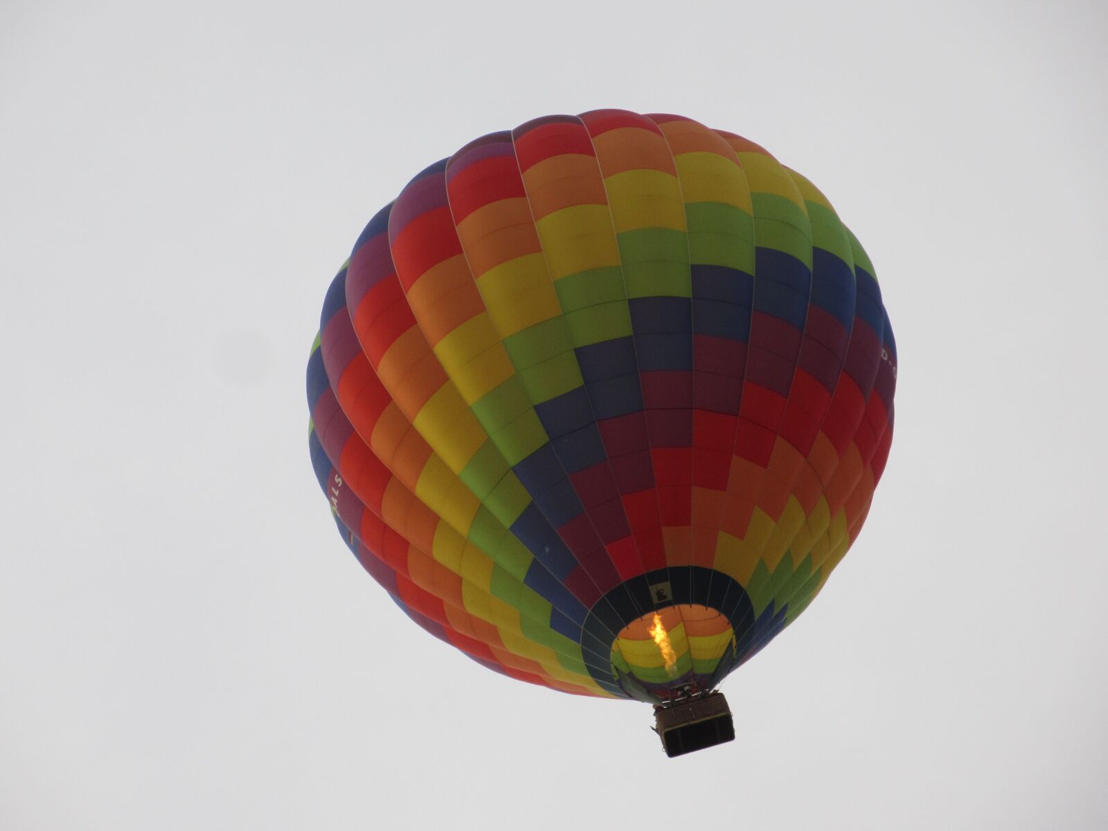 Canon PowerShot ELPH 310 HS (IXUS 230 HS / IXY 600F) sample photo. Drive, hot air balloon photography