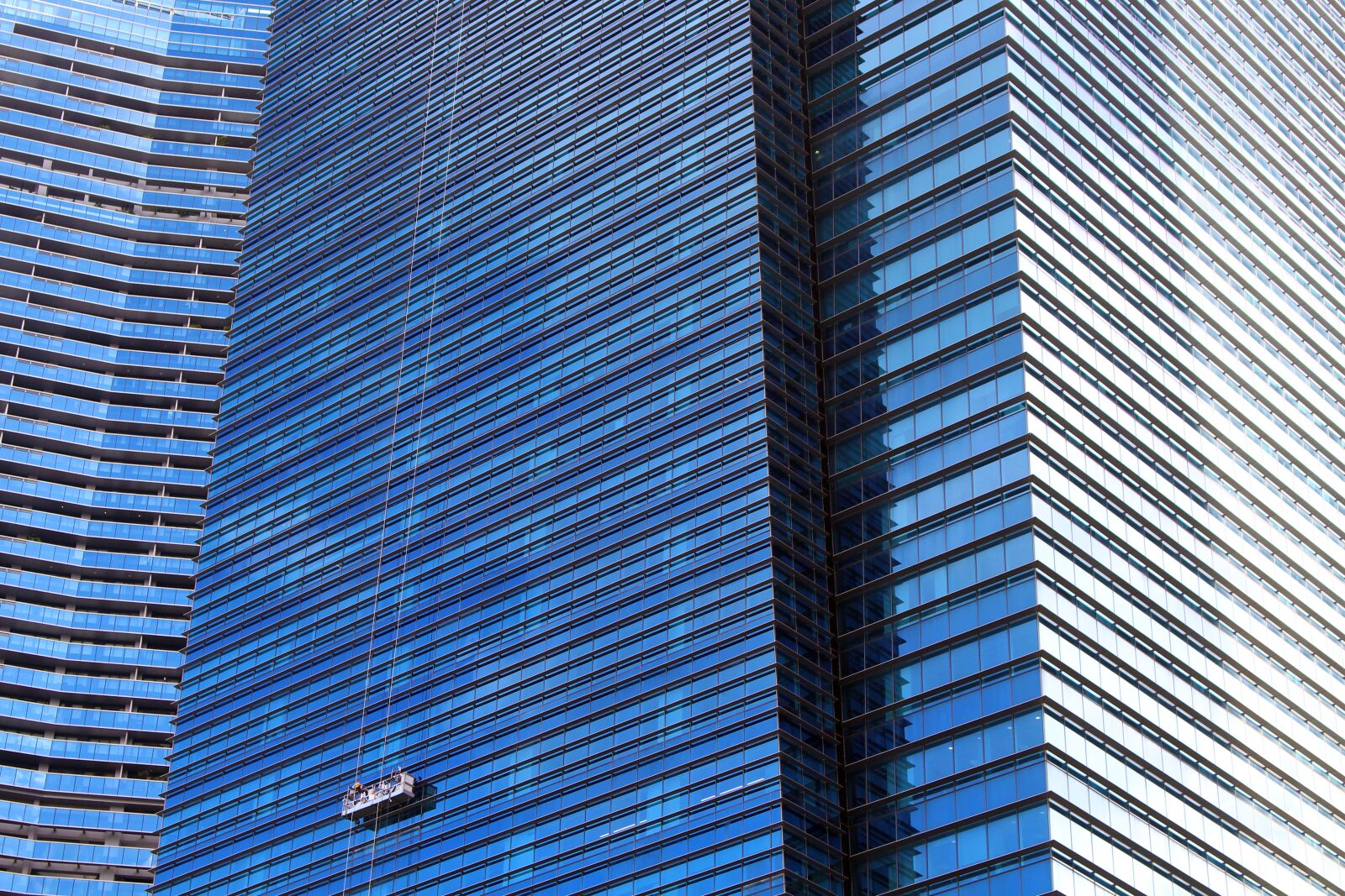 Canon EOS 700D (EOS Rebel T5i / EOS Kiss X7i) sample photo. Skyscraper, window cleaner, clean photography
