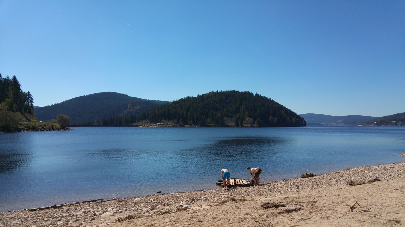 LG G4 sample photo. Hill, hills, lake, raft photography