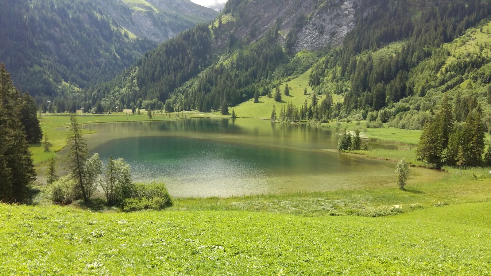 Samsung Galaxy A5 sample photo. Lake lauenen, hiking, lake photography