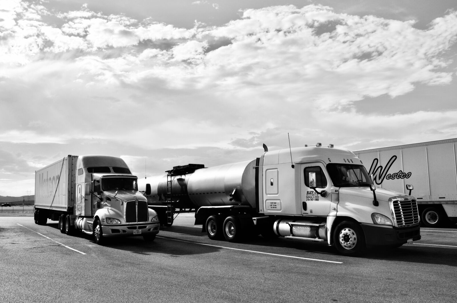 Nikon D5000 sample photo. Trucks, usa, automotive photography