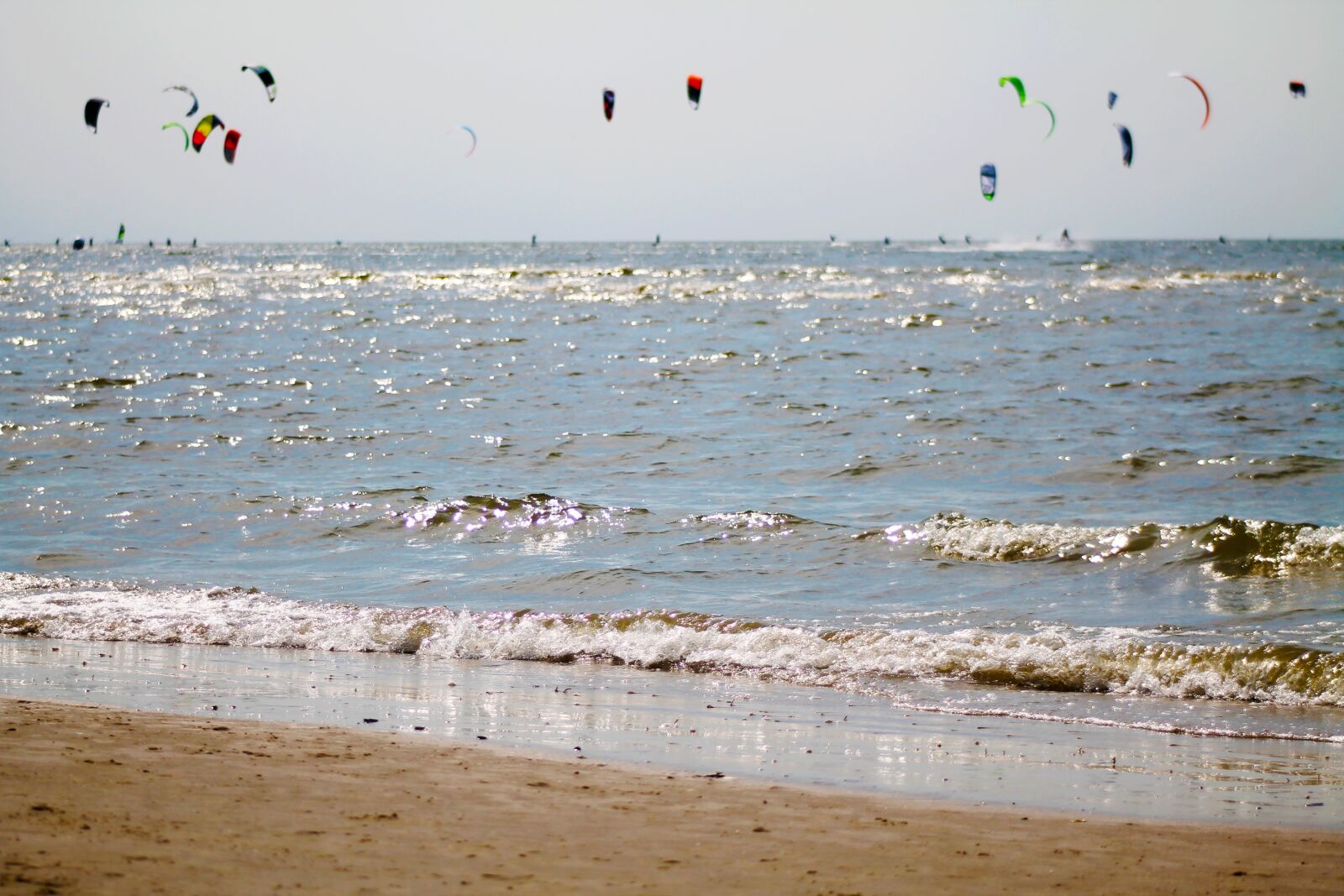 Canon EF 80-200mm f/4.5-5.6 USM sample photo. Beach, kite, kite surfing photography