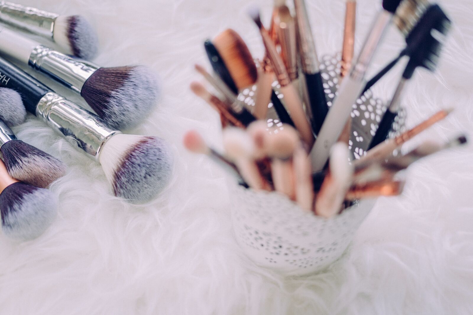 Canon EOS 6D + Canon EF 40mm F2.8 STM sample photo. Makeup, brush, things photography