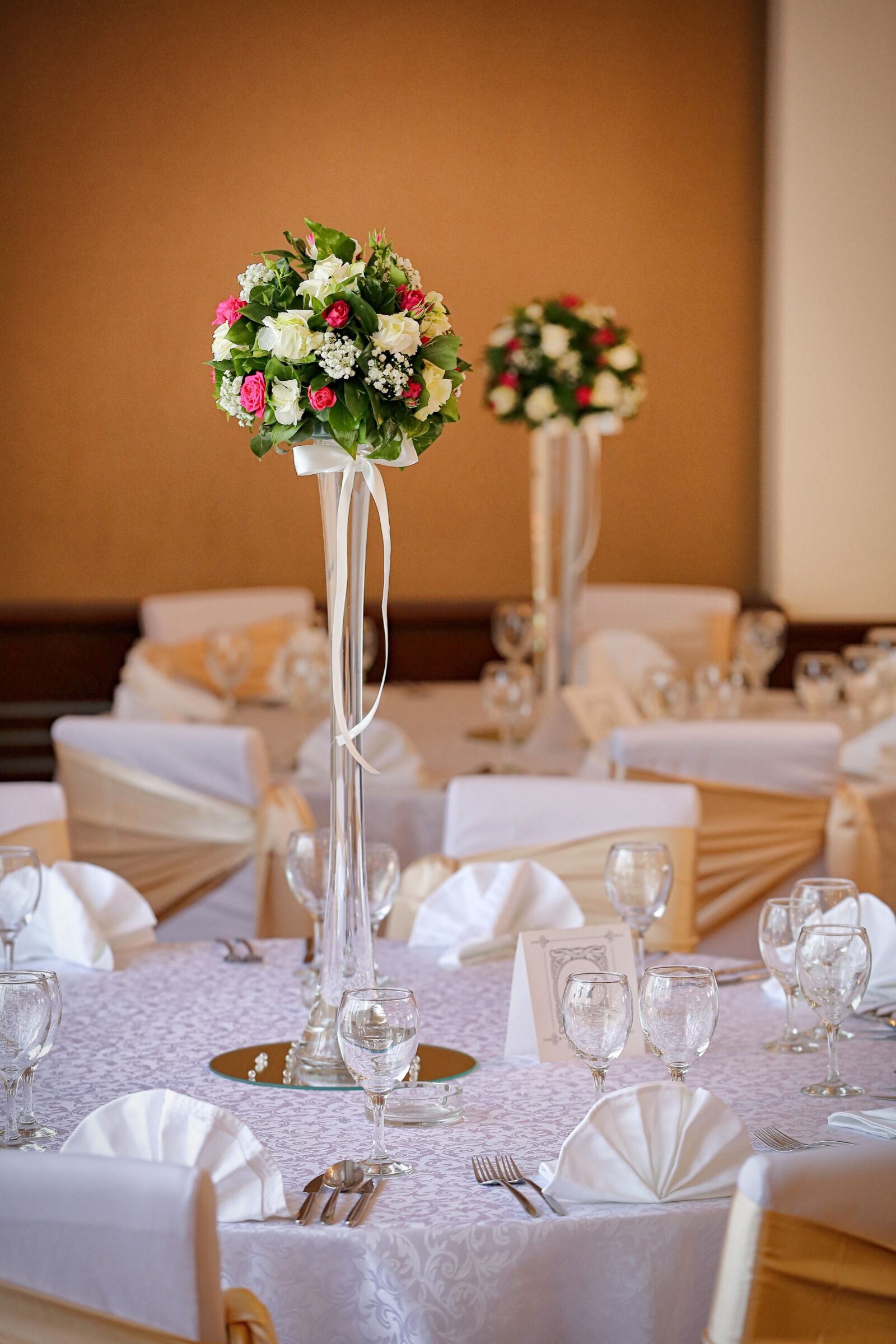 Canon EOS 5D Mark III sample photo. Bouquet, vase, tablecloth, dining photography