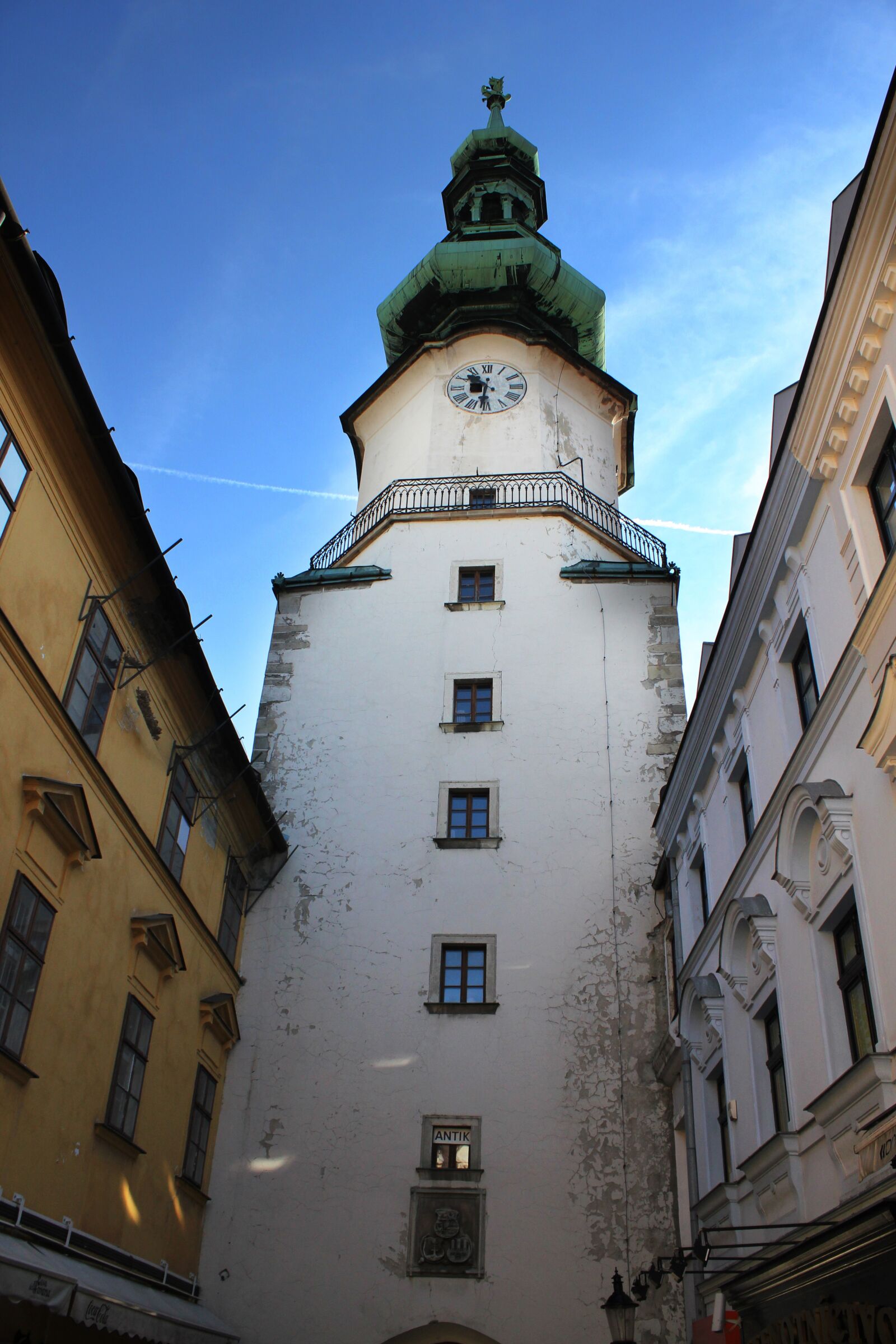 Canon EOS 550D (EOS Rebel T2i / EOS Kiss X4) sample photo. Clock tower, building, sky photography