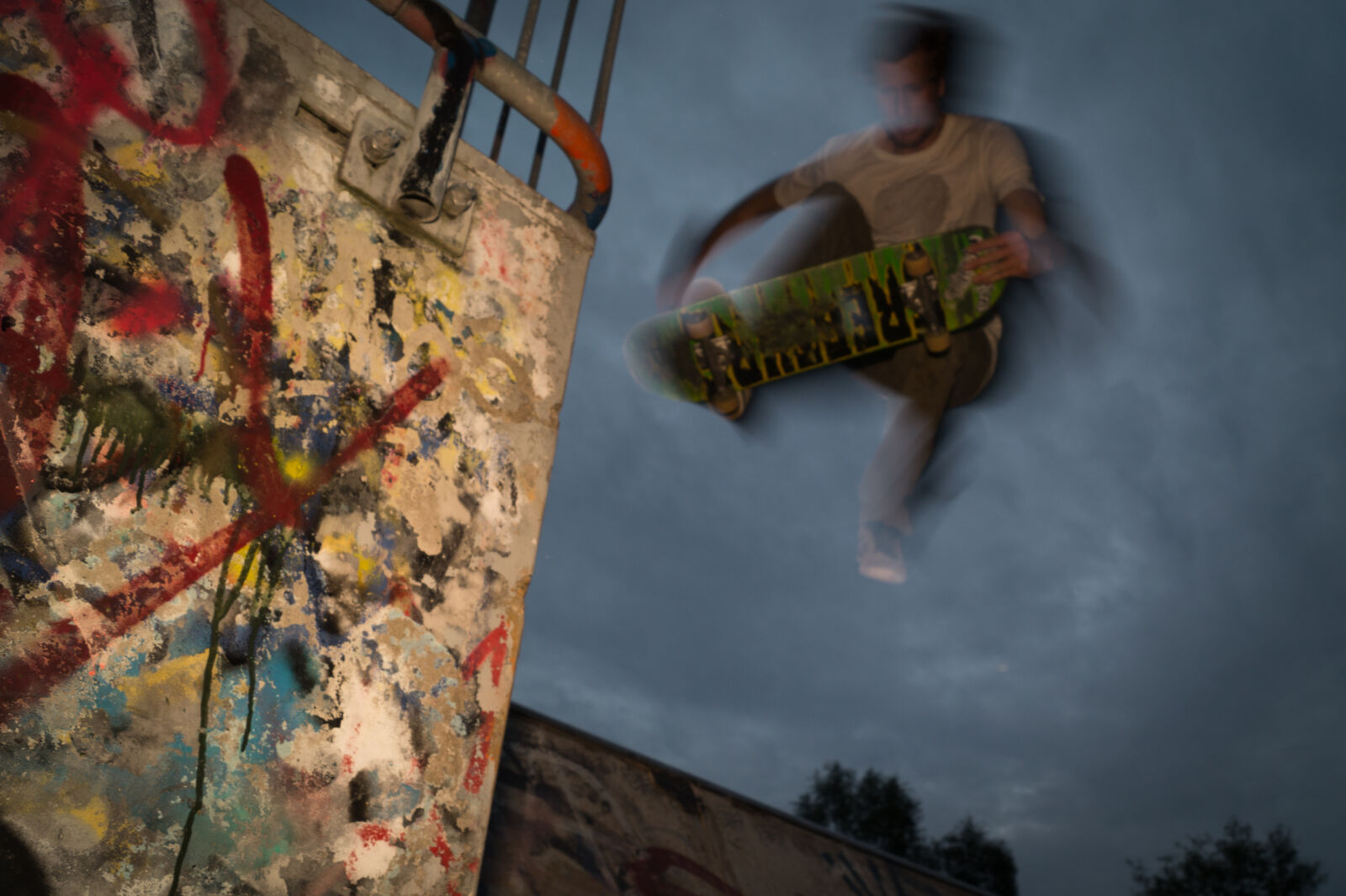 Sony DT 18-55mm F3.5-5.6 SAM II sample photo. Man, person, skateboard, skateboarder photography