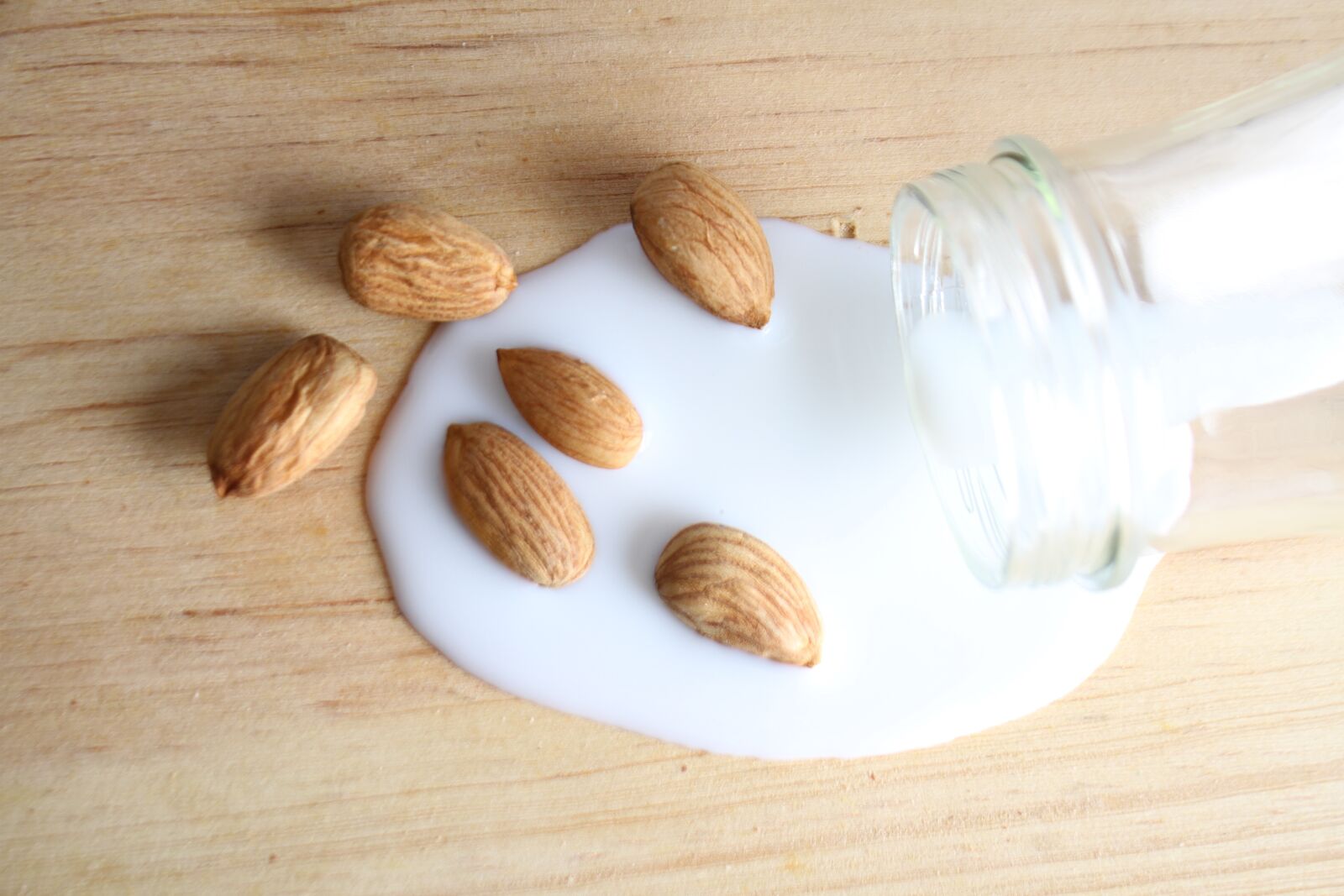 Canon EOS 7D + Canon EF-S 18-55mm F3.5-5.6 IS II sample photo. Almonds, milk, drink photography