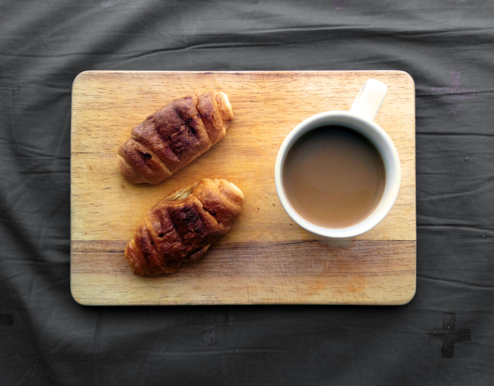 iPhone 4S back camera 4.28mm f/2.4 sample photo. Background, cake, calm, coffe photography
