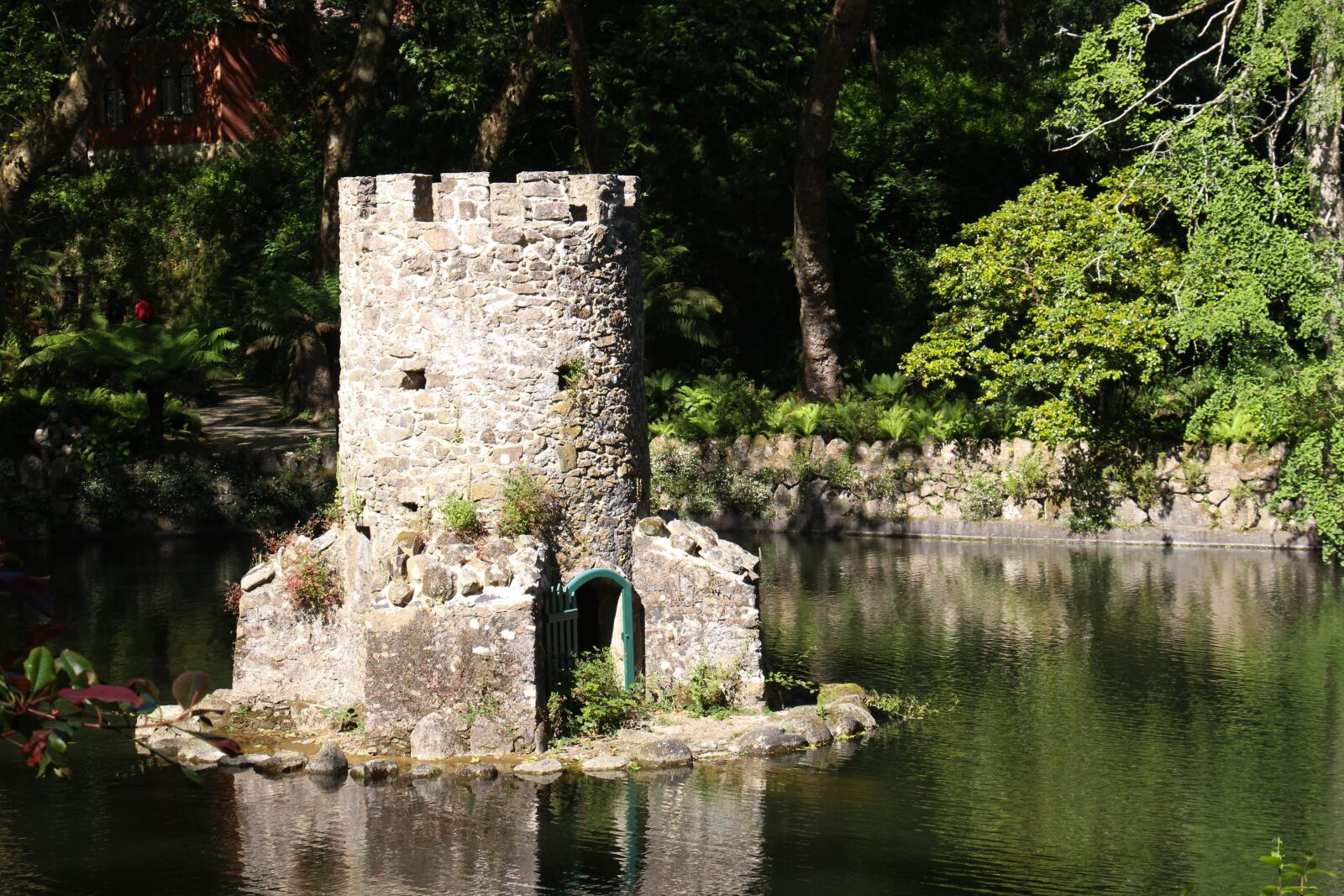 Canon EOS 700D (EOS Rebel T5i / EOS Kiss X7i) sample photo. Sintra, castle, lake photography