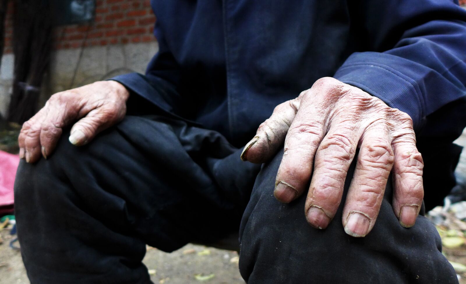 Leica D-Lux 6 sample photo. Years, old man, hand photography