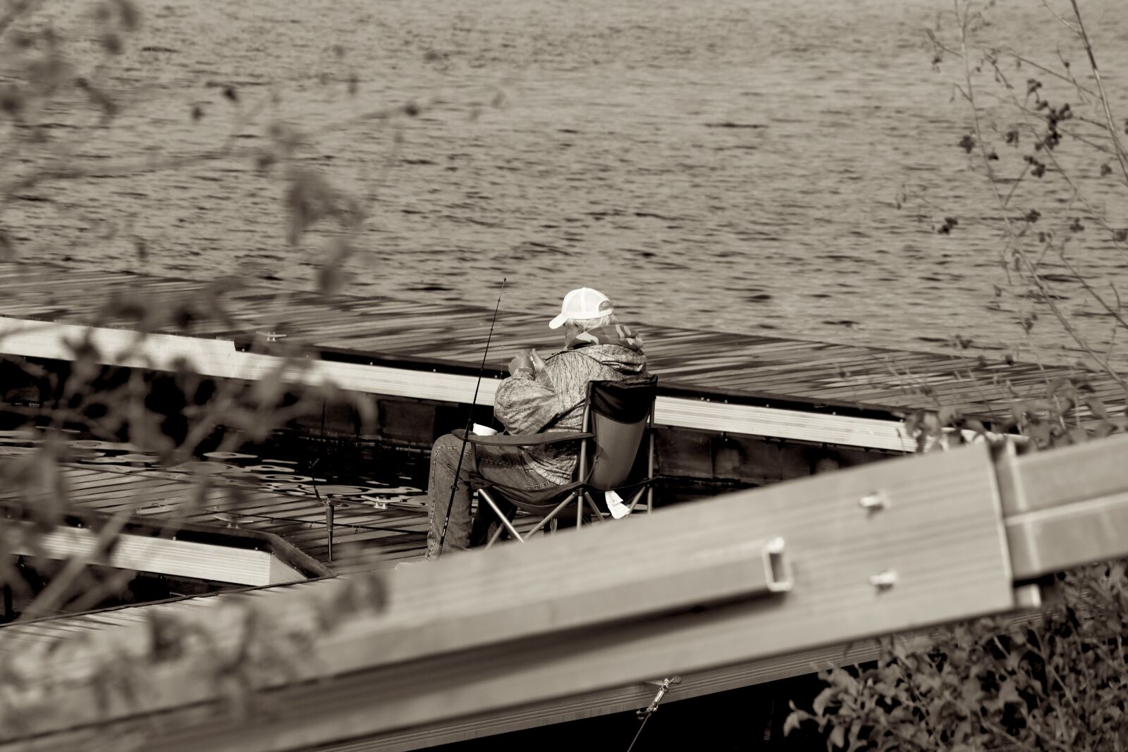 Canon EOS 500D (EOS Rebel T1i / EOS Kiss X3) sample photo. Fishing, lake, man photography