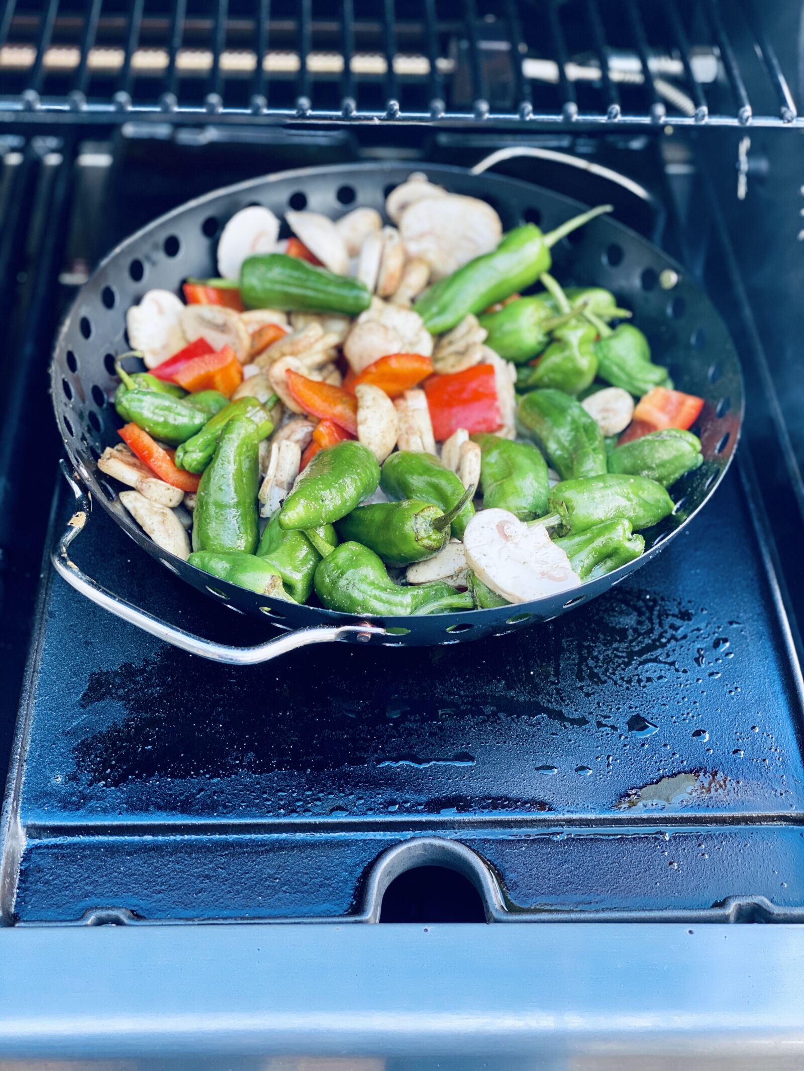 iPhone 11 Pro back dual camera 6mm f/2 sample photo. Barbecue, vegetables, vegetable pan photography