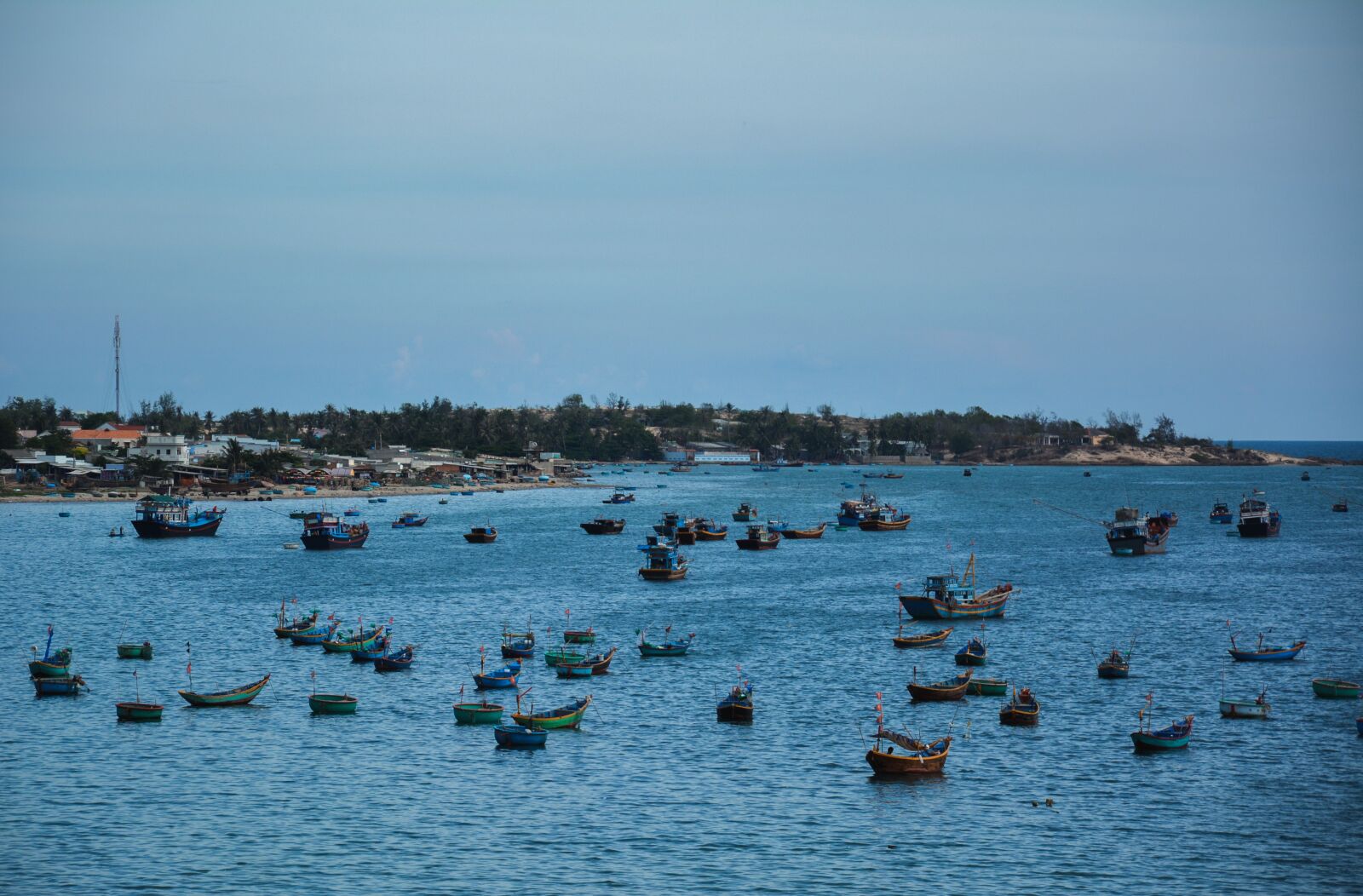 Nikon D5200 sample photo. Boats, sea, sky photography