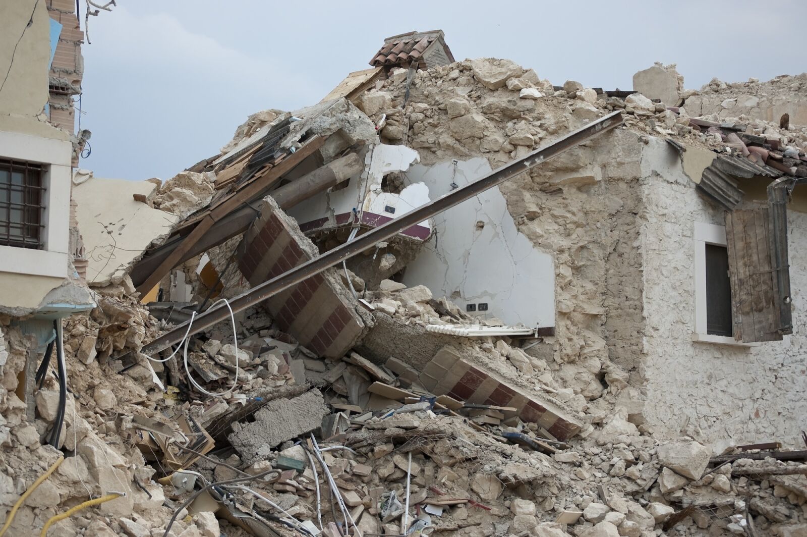 Nikon D70 sample photo. Earthquake, rubble, collapse photography