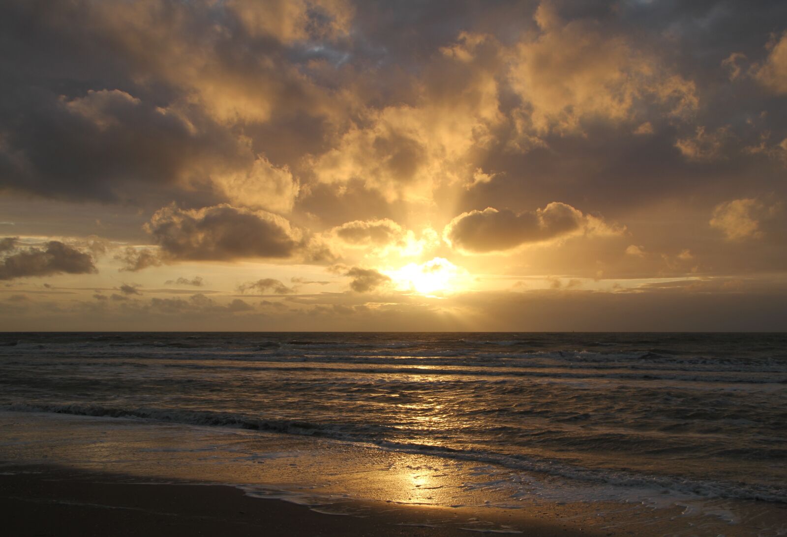 Canon EOS 7D sample photo. Sun, clouds, evening photography