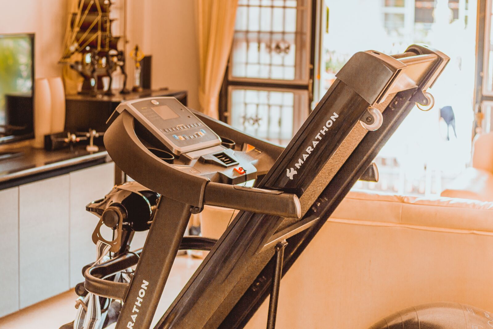 Canon EOS 700D (EOS Rebel T5i / EOS Kiss X7i) + Canon EF 50mm F1.8 STM sample photo. Exercise machine, rush, gym photography