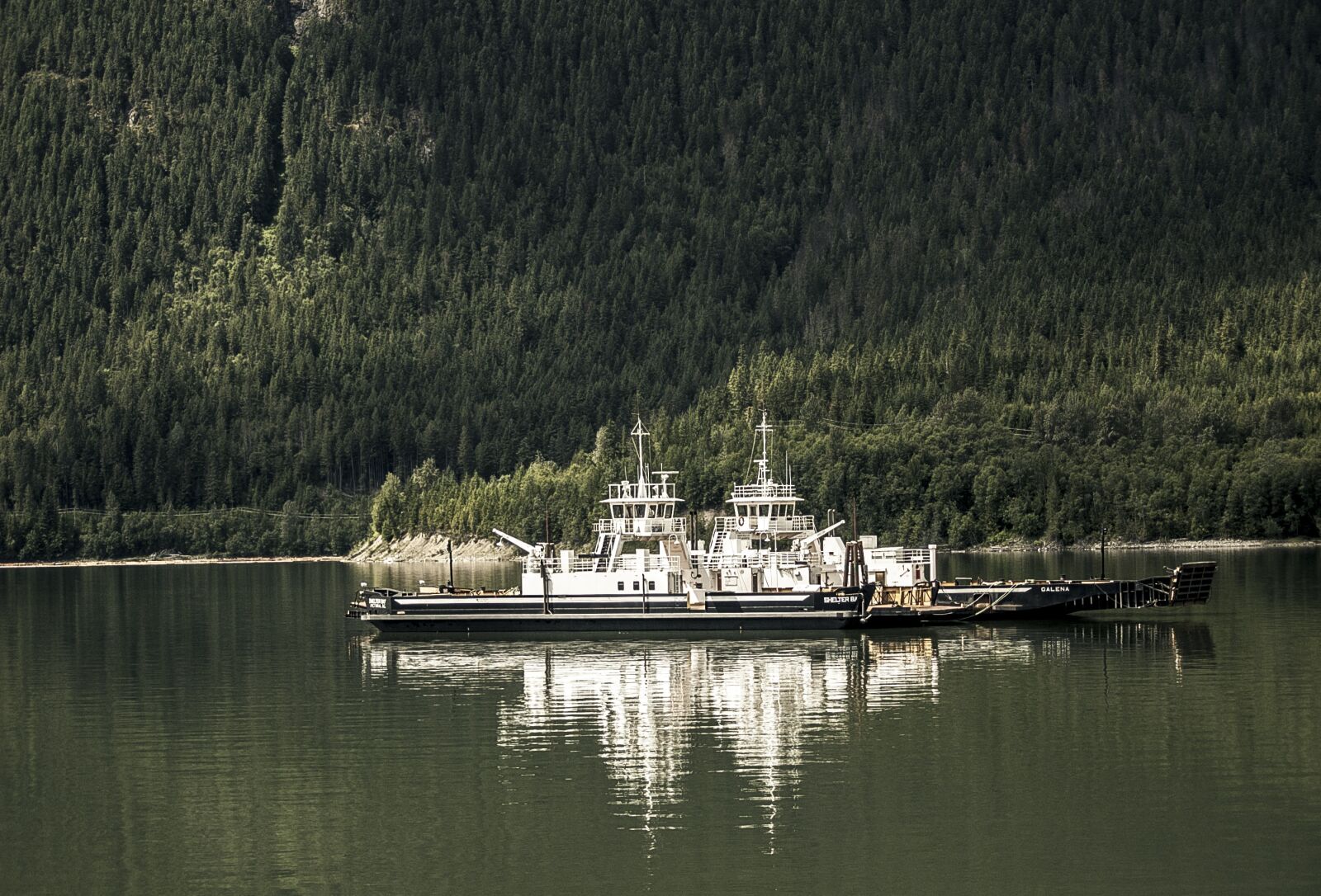 Nikon D50 sample photo. Ferry, symmetry, symmetrical photography