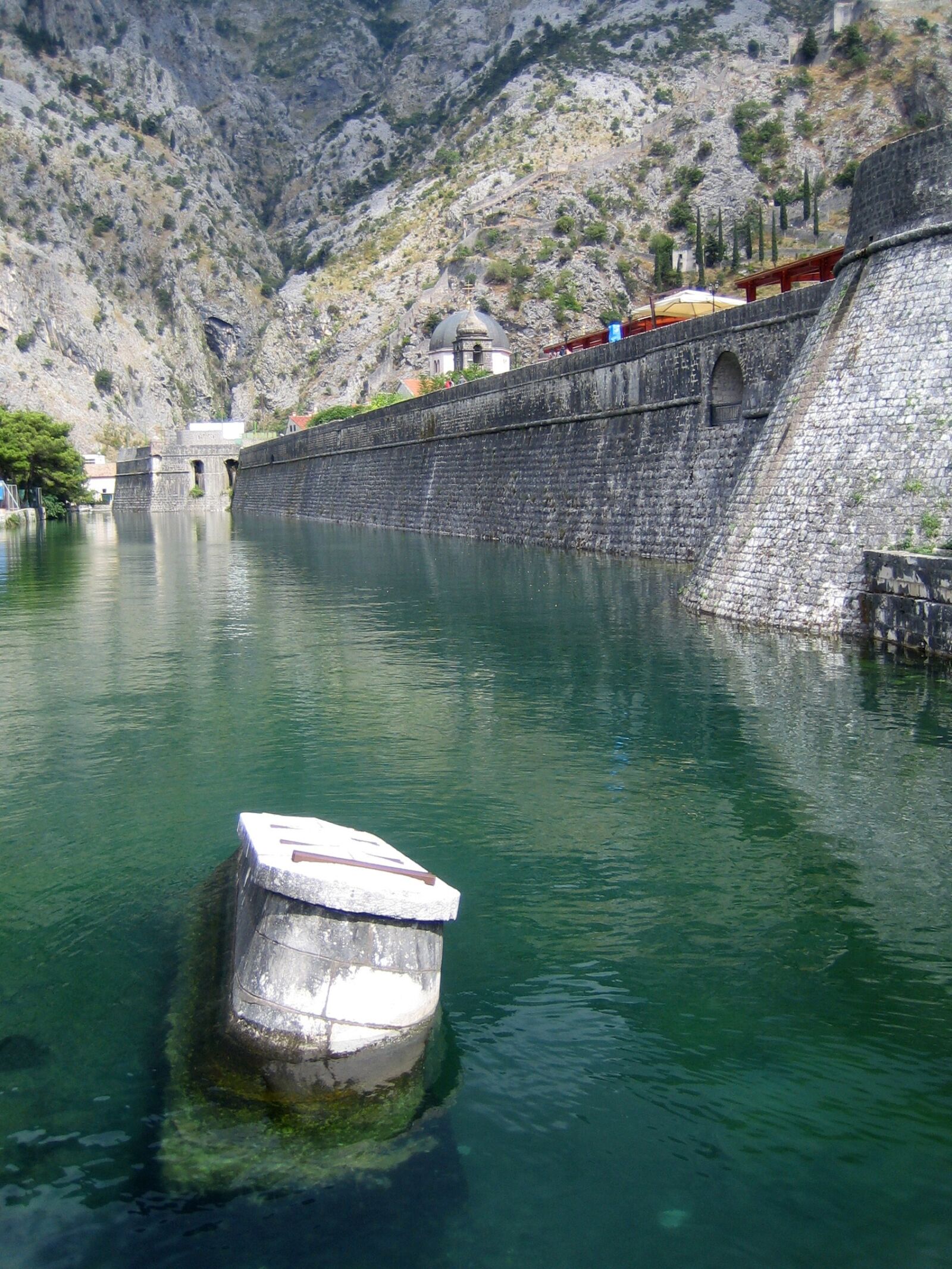 Canon DIGITAL IXUS 40 sample photo. Montenegro, wall, water photography