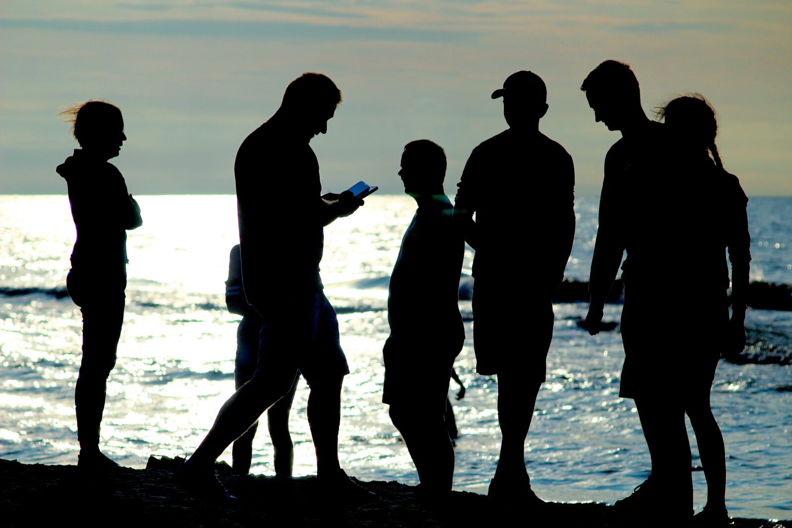 Canon EOS 1200D (EOS Rebel T5 / EOS Kiss X70 / EOS Hi) sample photo. Silhouettes, evening, sea photography