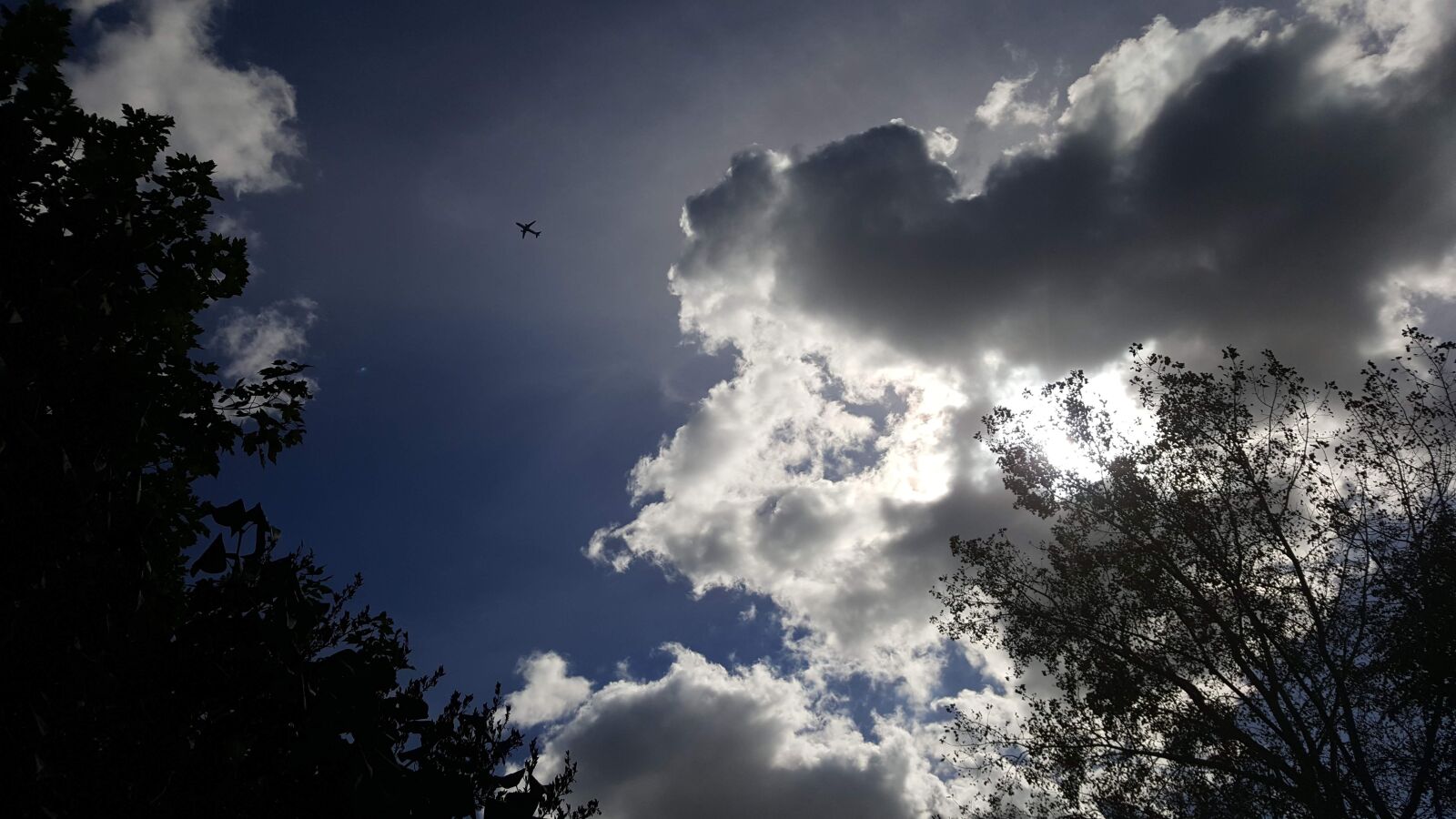 Samsung Galaxy S6 sample photo. Aircraft, clouds, jet photography