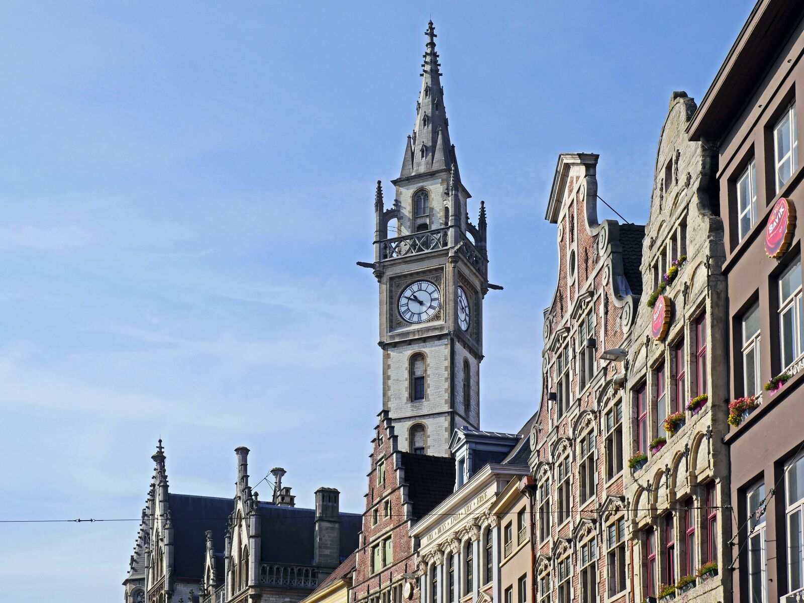 Panasonic Lumix DMC-GX8 sample photo. Gent, historic gable, clock photography