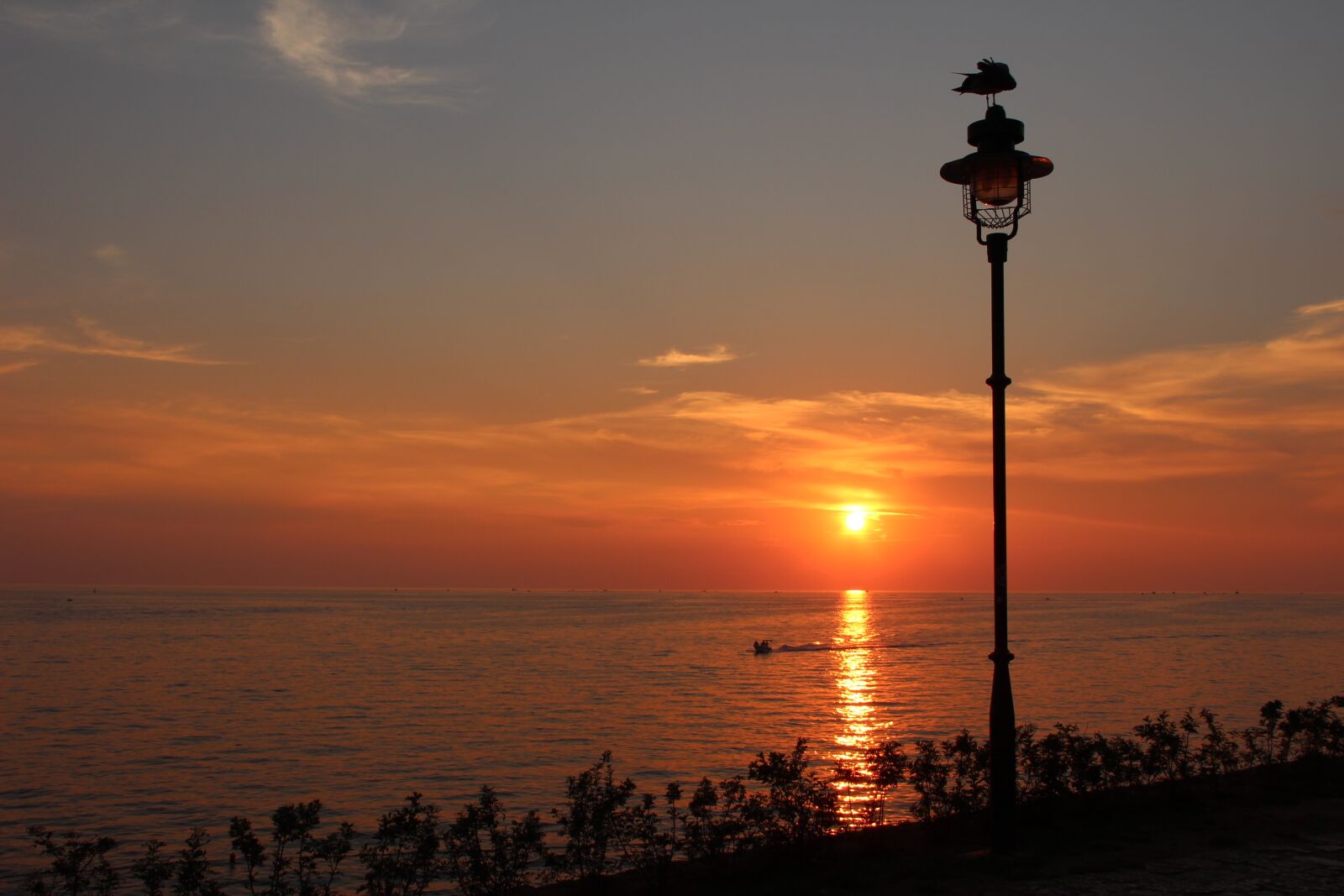 Canon EOS 600D (Rebel EOS T3i / EOS Kiss X5) sample photo. Sunset, landscape, sea photography