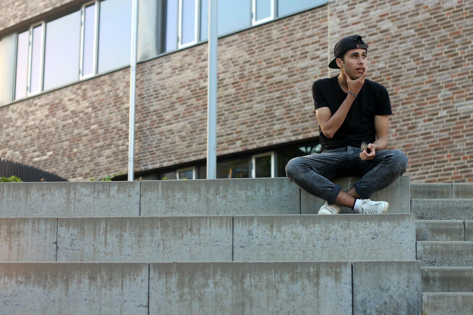 Canon EOS 1100D (EOS Rebel T3 / EOS Kiss X50) sample photo. Boy, man, sitting photography