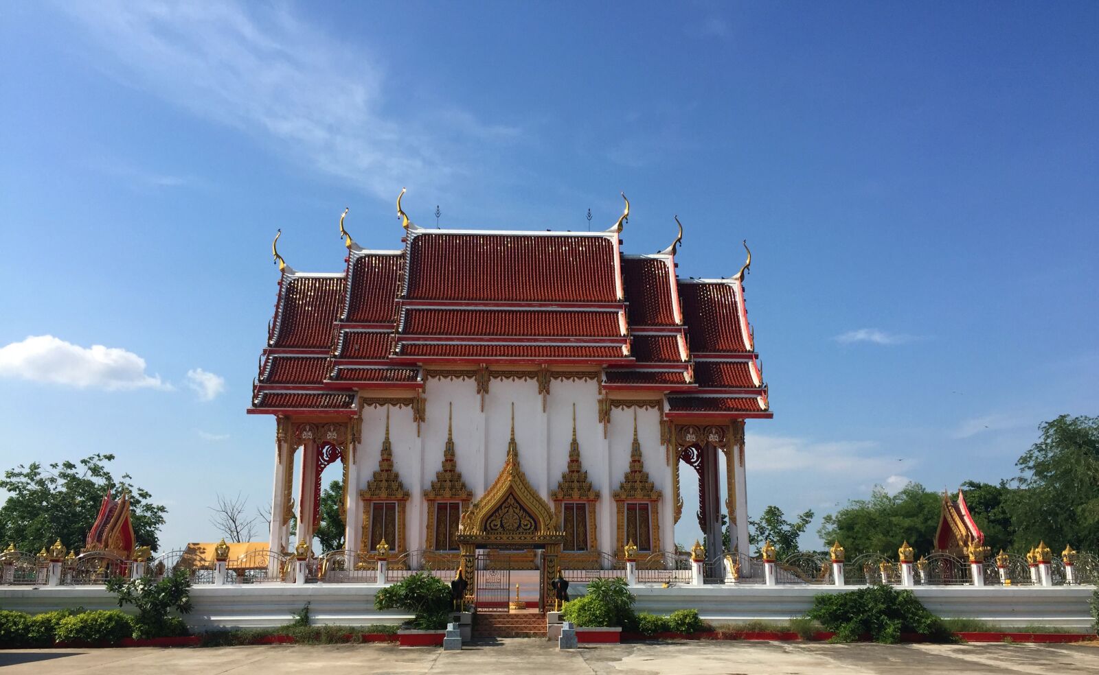 iPhone 6 Plus back camera 4.15mm f/2.2 sample photo. Architecture, travel, sky photography