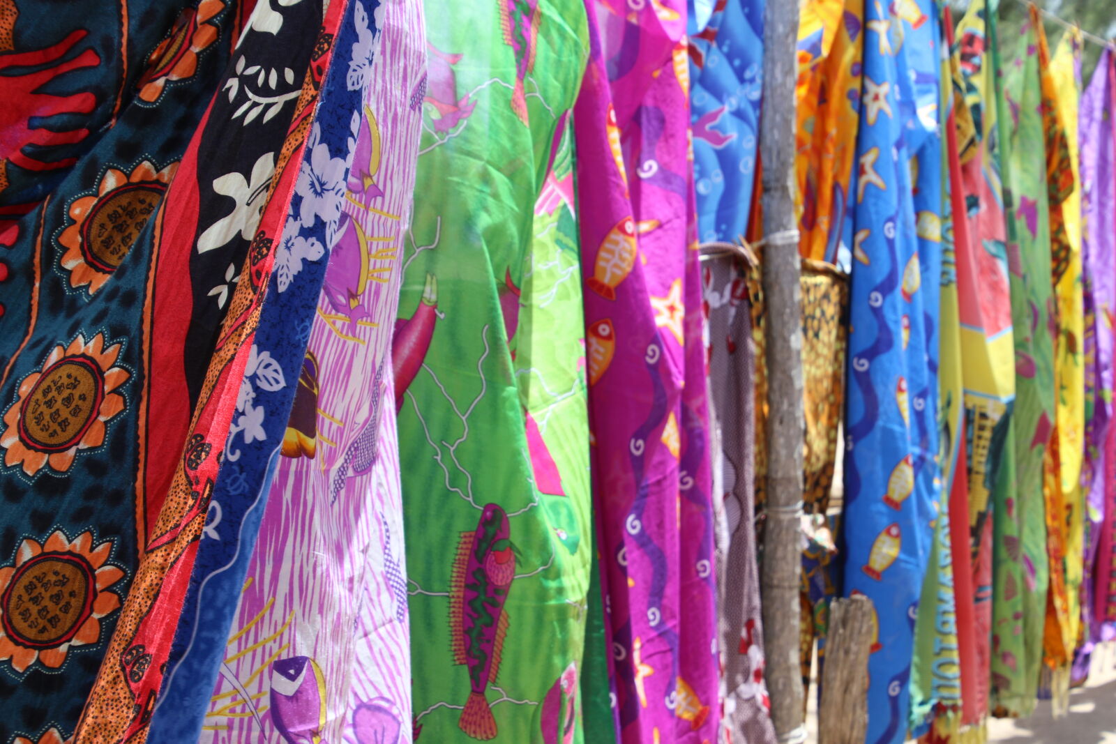 Canon EOS 7D Mark II sample photo. Clothes, colorful, colors, fabric photography