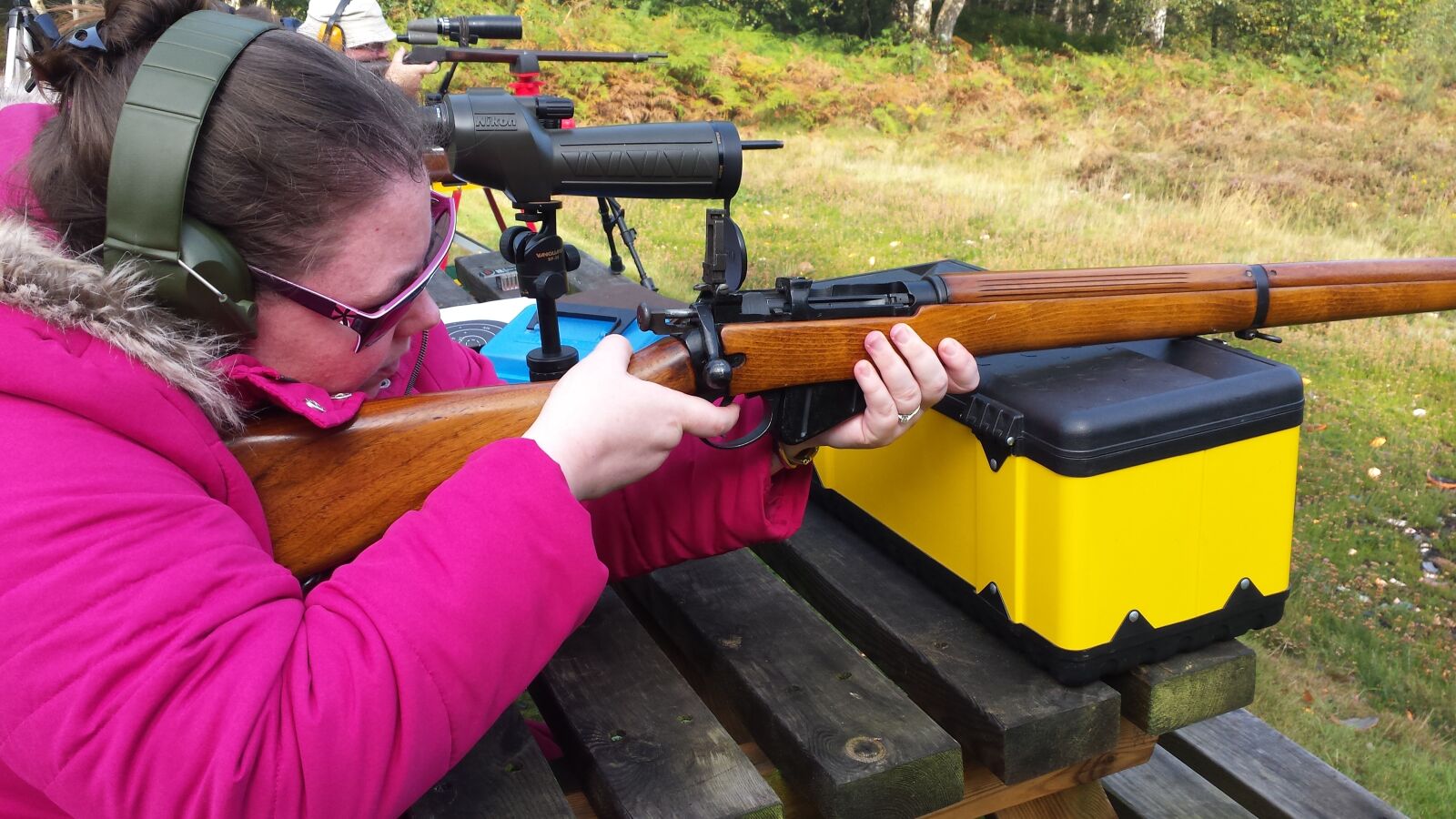 Samsung Galaxy S4 sample photo. Woman, shooting, rifle photography