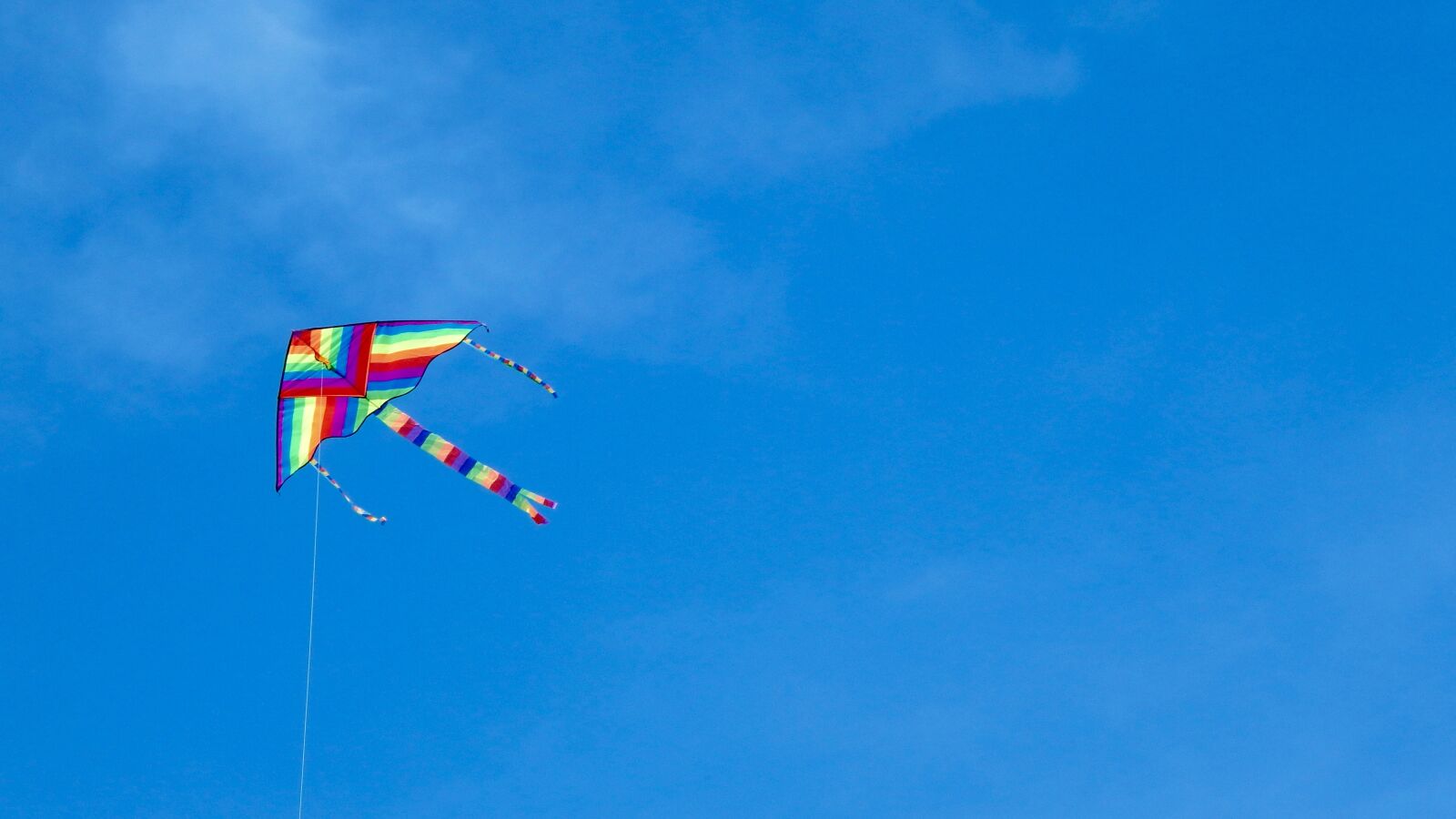 Nikon Coolpix L830 sample photo. Kite, sky, colors photography