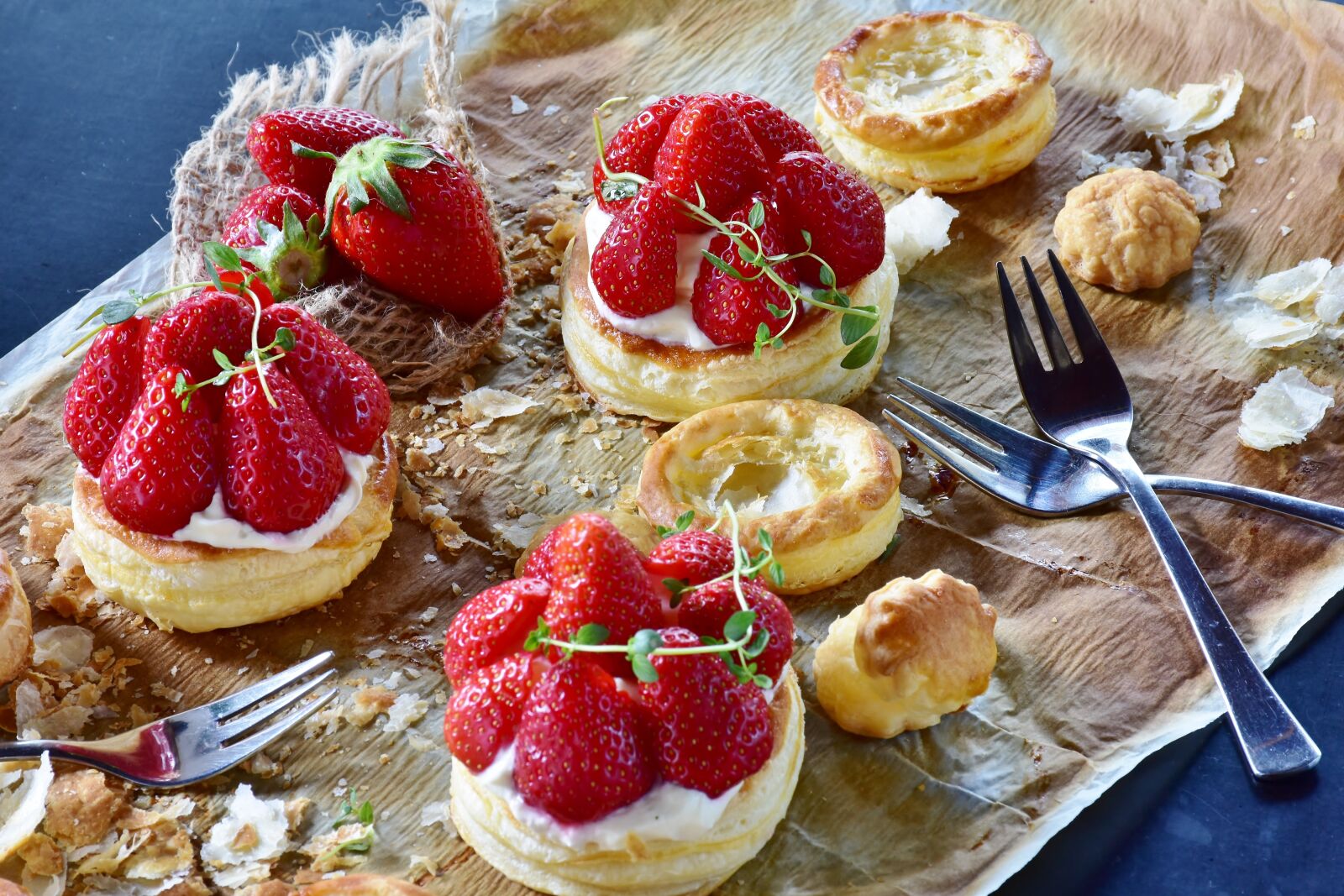 Nikon D7200 sample photo. Strawberry cake, strawberries, puff photography