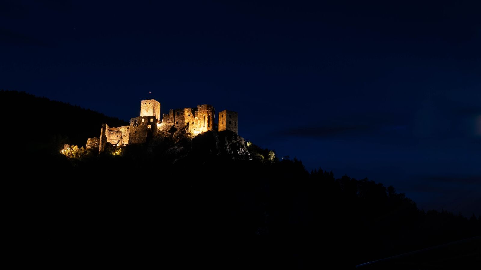 Canon 18-35mm F1.8 DC HSM | Art 013 sample photo. Castle, hill, mountain photography