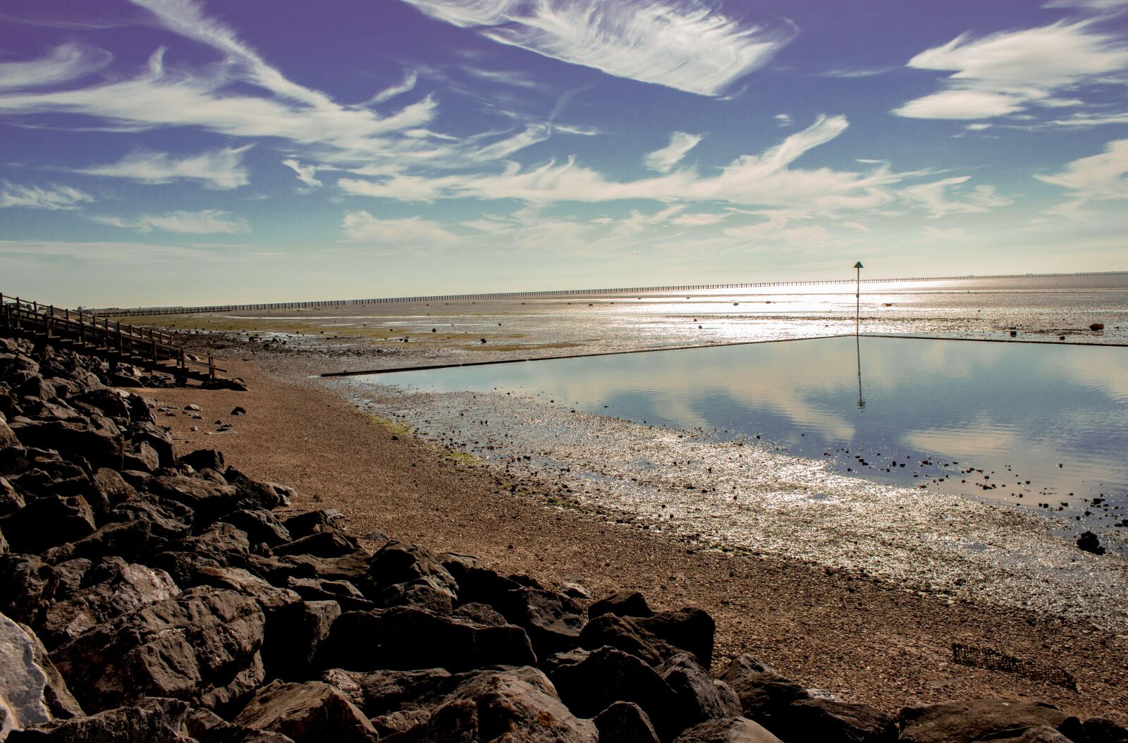 Canon EOS 600D (Rebel EOS T3i / EOS Kiss X5) sample photo. Shoeburyness, low tide, sea photography