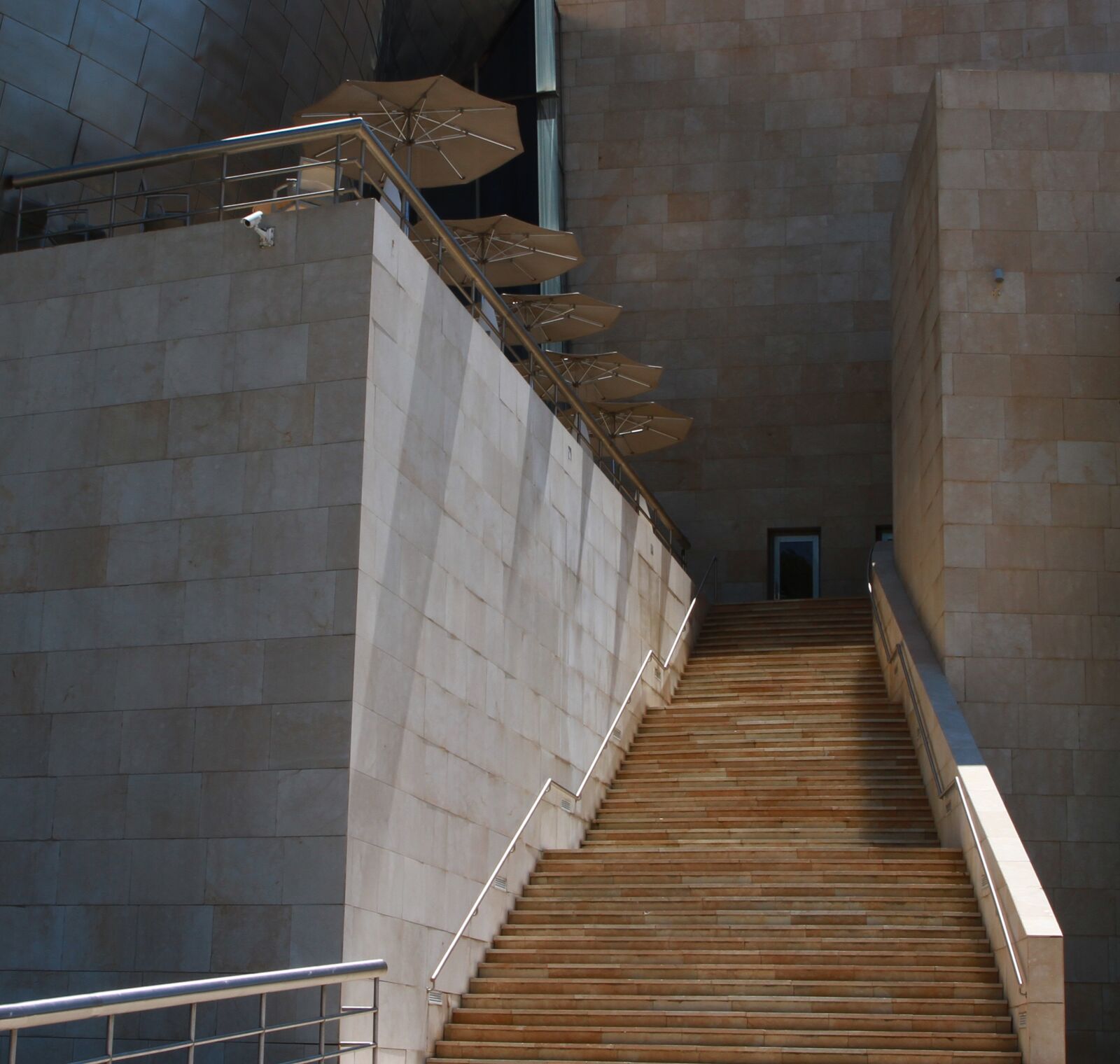 Canon EOS 7D + Canon EF 24-70mm F4L IS USM sample photo. Bilbao, guggenheim, steps photography
