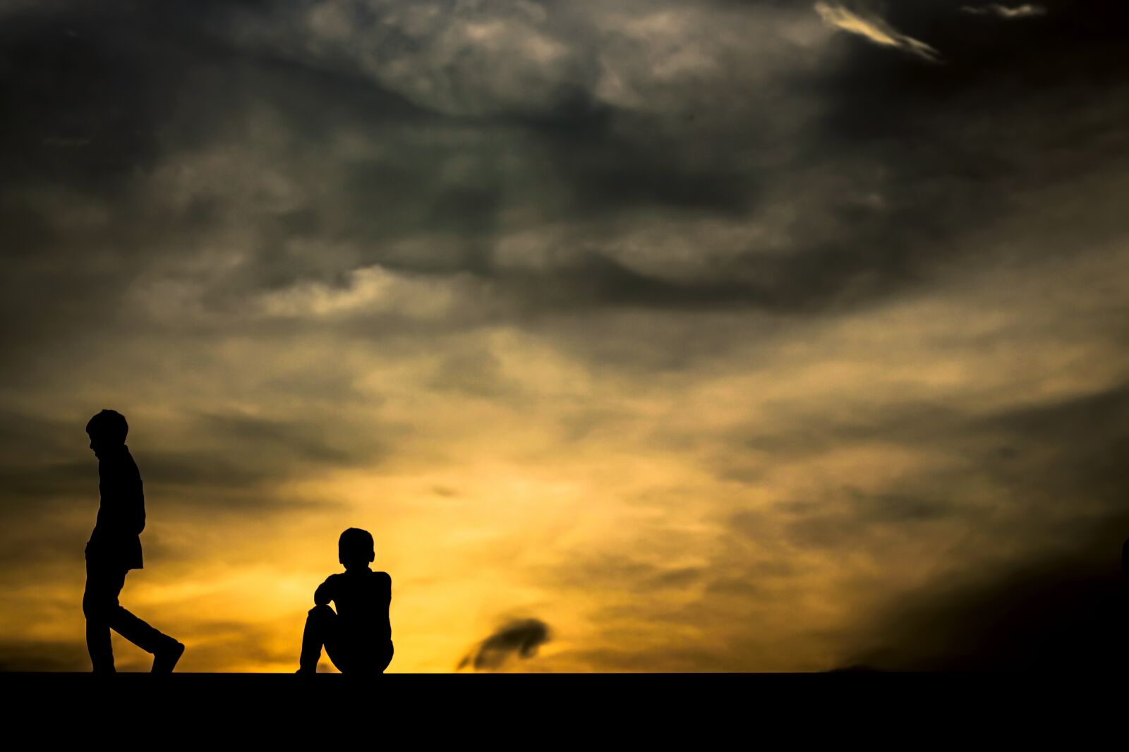 Canon EOS 700D (EOS Rebel T5i / EOS Kiss X7i) + Canon EF 50mm F1.8 II sample photo. Sunset, boys, sky photography