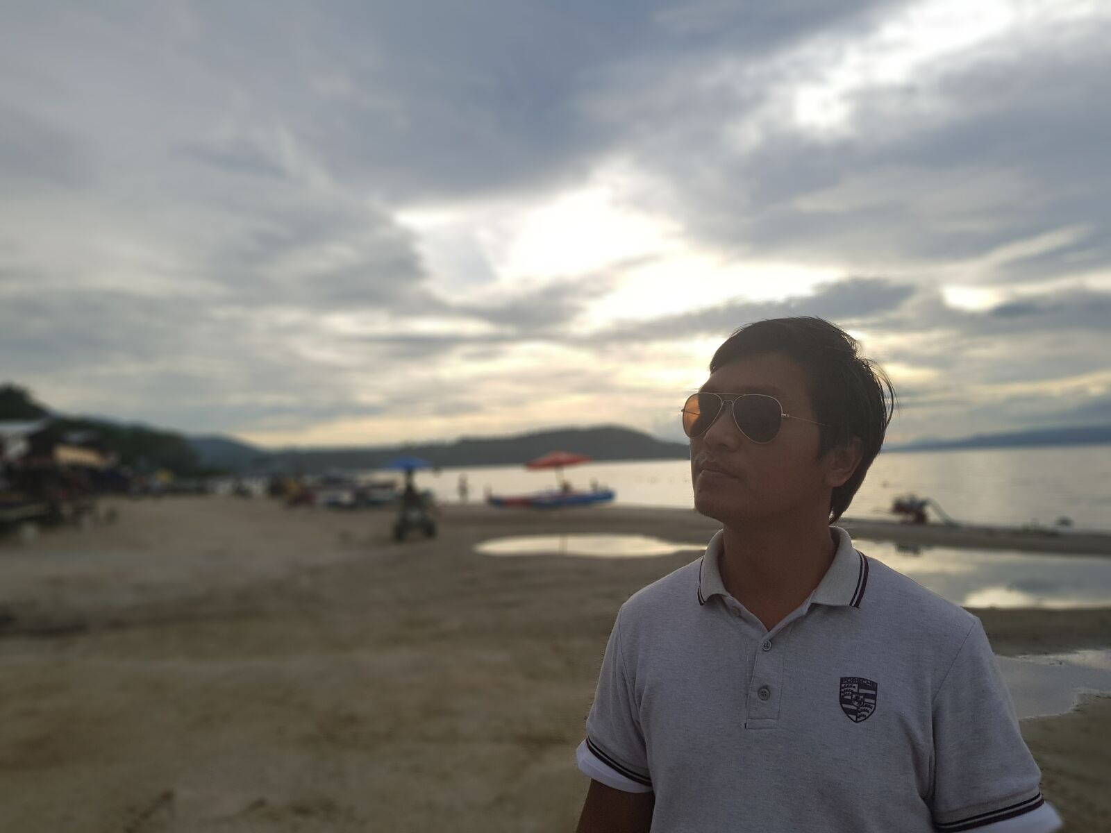 Samsung Galaxy S8 sample photo. Cloud, lake, man photography