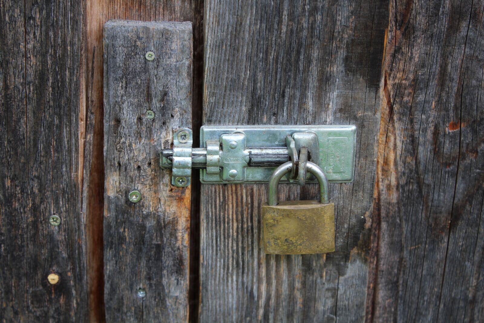 Canon EOS 1200D (EOS Rebel T5 / EOS Kiss X70 / EOS Hi) sample photo. Door lock, wood, locks photography