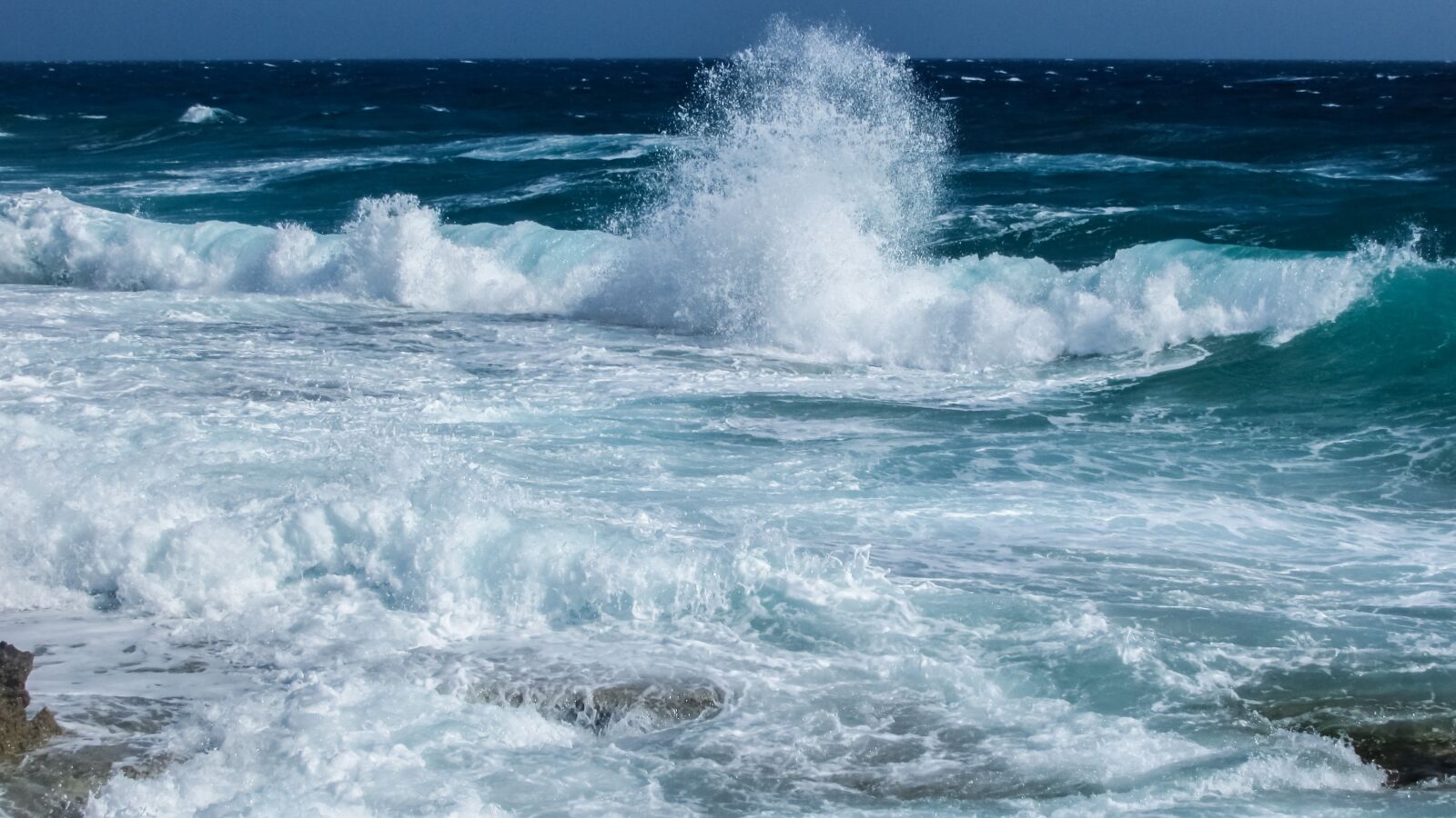 Canon PowerShot SX400 IS sample photo. Wave, smashing, foam photography
