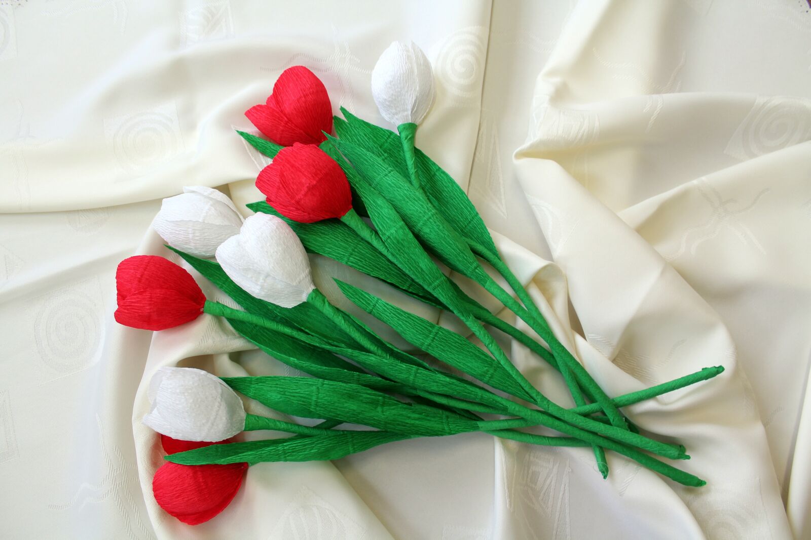 Canon EOS 1200D (EOS Rebel T5 / EOS Kiss X70 / EOS Hi) sample photo. Flowers, decoration, white photography